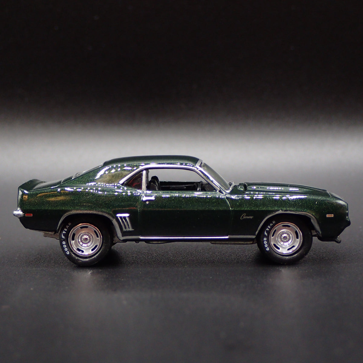 1969 69 CHEVY CHEVROLET CAMARO RS COPO RARE 1:64 SCALE DIORAMA DIECAST MODEL CAR