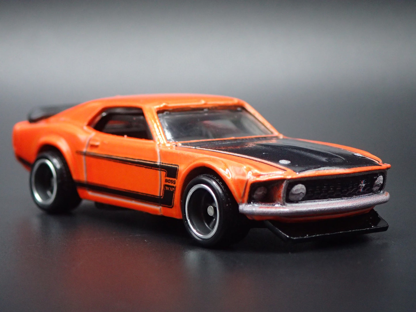 1969 69 FORD MUSTANG BOSS 302 ORANGE 1/64 SCALE COLLECTIBLE DIECAST MODEL CAR