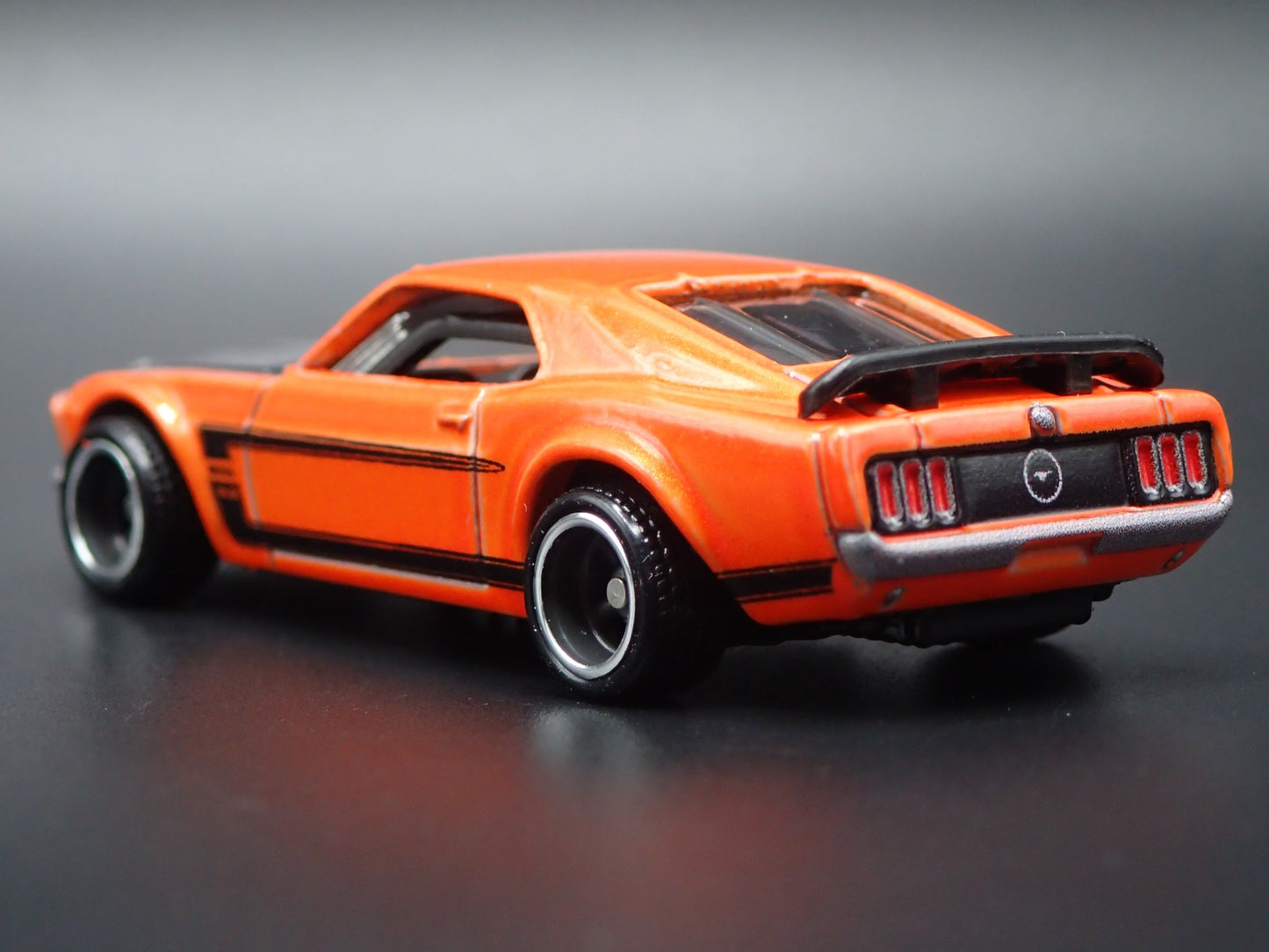 1969 69 FORD MUSTANG BOSS 302 ORANGE 1/64 SCALE COLLECTIBLE DIECAST MODEL CAR