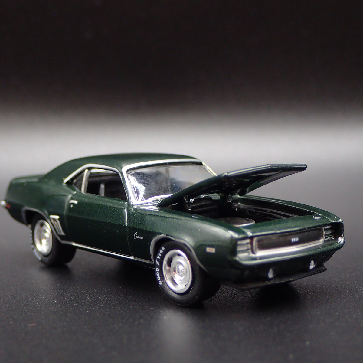 1969 69 CHEVY CHEVROLET CAMARO RS COPO RARE 1:64 SCALE DIORAMA DIECAST MODEL CAR