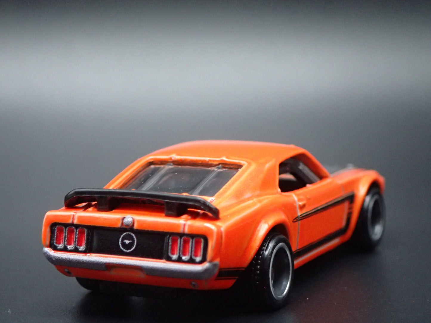 1969 69 FORD MUSTANG BOSS 302 ORANGE 1/64 SCALE COLLECTIBLE DIECAST MODEL CAR
