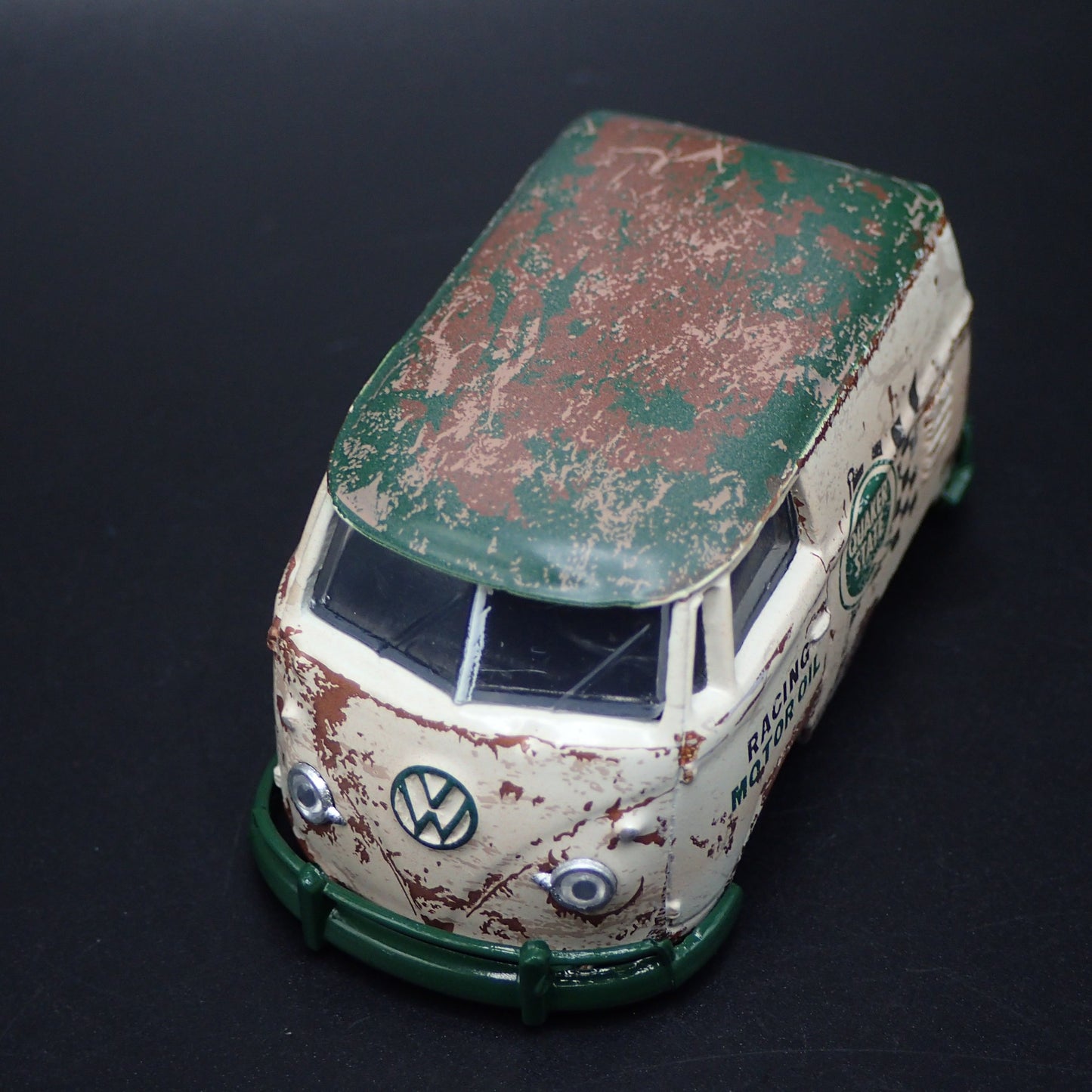 VW VOLKSWAGEN VW MINI BUS  VAN QUAKER STATE 1:64 SCALE DIORAMA DIECAST MODEL CAR