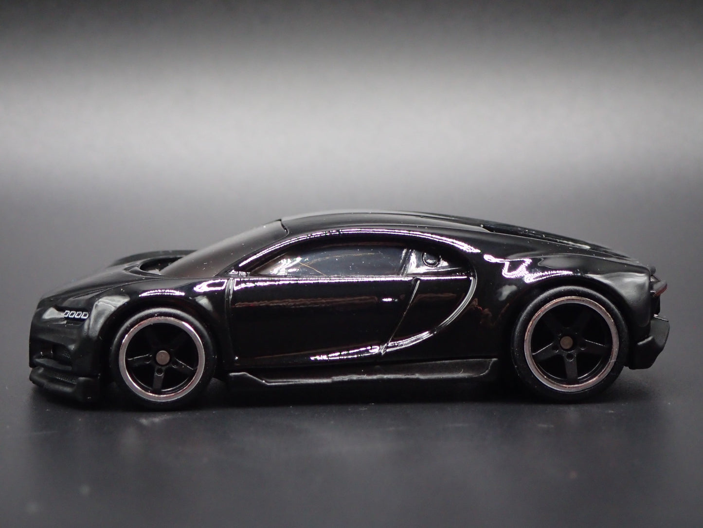 2016-2024 BUGATTI CHIRON SUPER CAR BLACK 1:64 SCALE DIORAMA DIECAST MODEL CAR