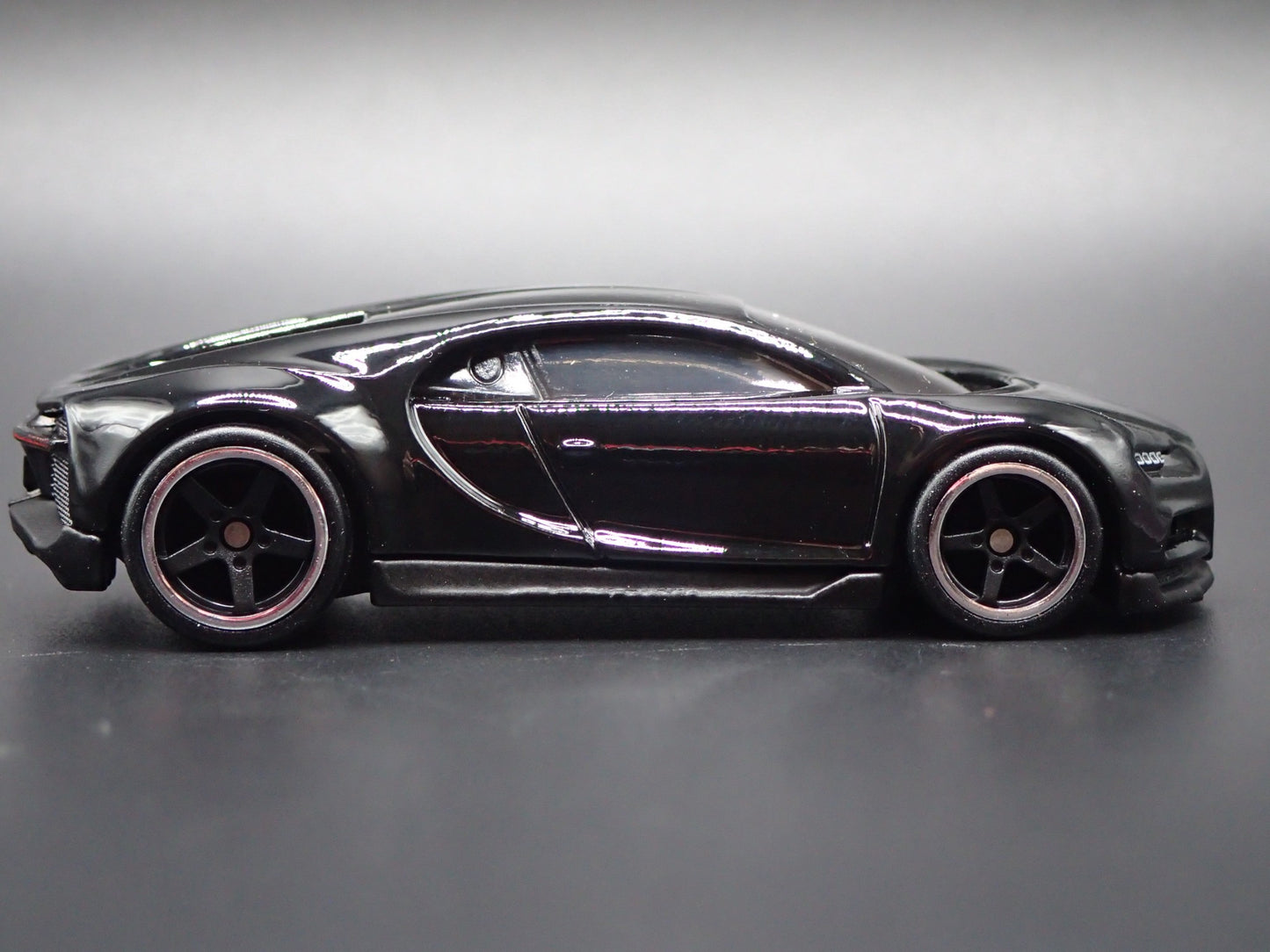 2016-2024 BUGATTI CHIRON SUPER CAR BLACK 1:64 SCALE DIORAMA DIECAST MODEL CAR