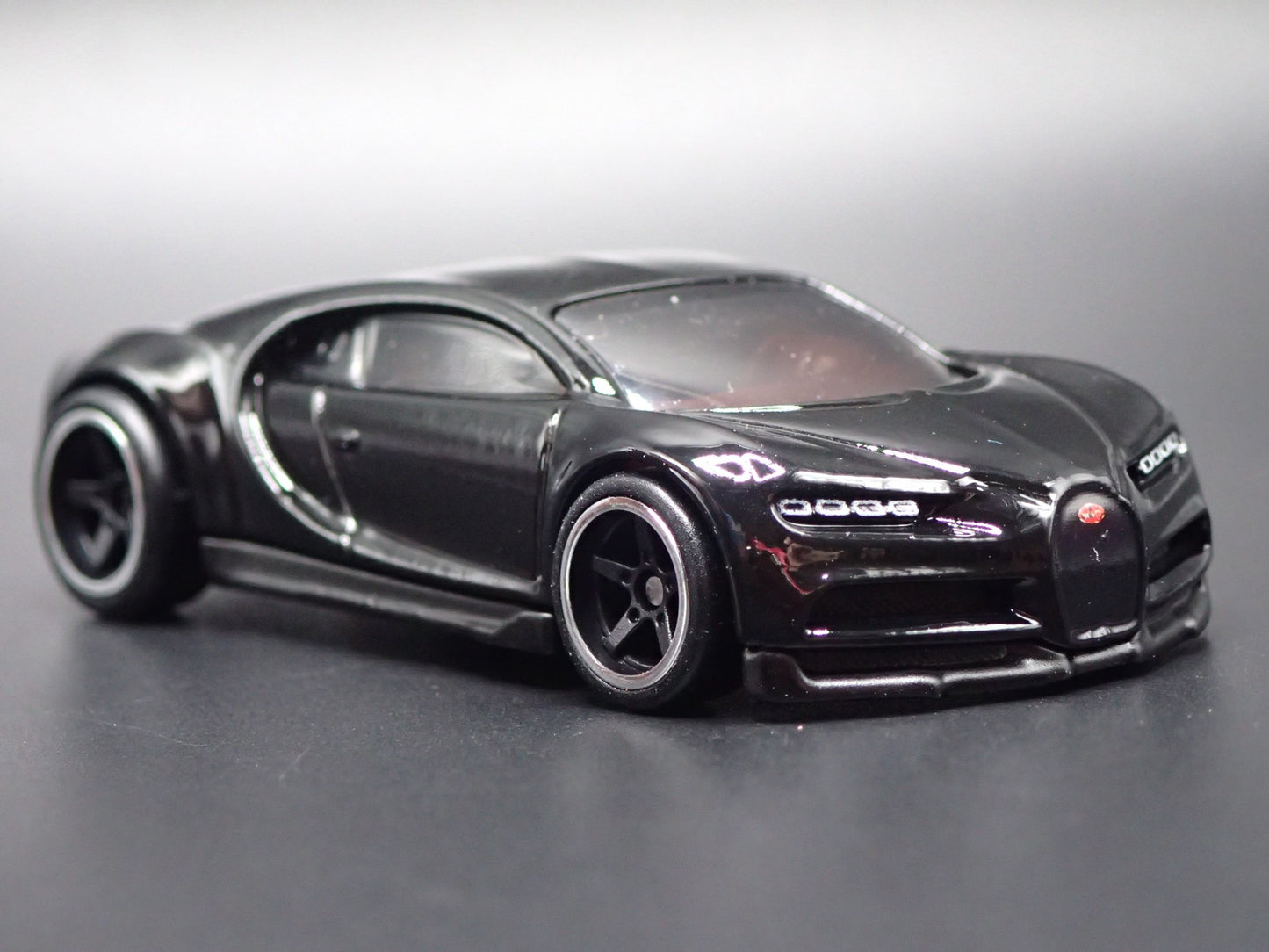 2016-2024 BUGATTI CHIRON SUPER CAR BLACK 1:64 SCALE DIORAMA DIECAST MODEL CAR