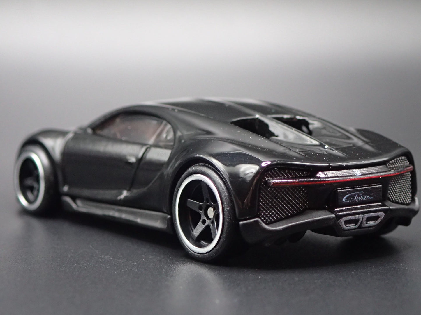 2016-2024 BUGATTI CHIRON SUPER CAR BLACK 1:64 SCALE DIORAMA DIECAST MODEL CAR