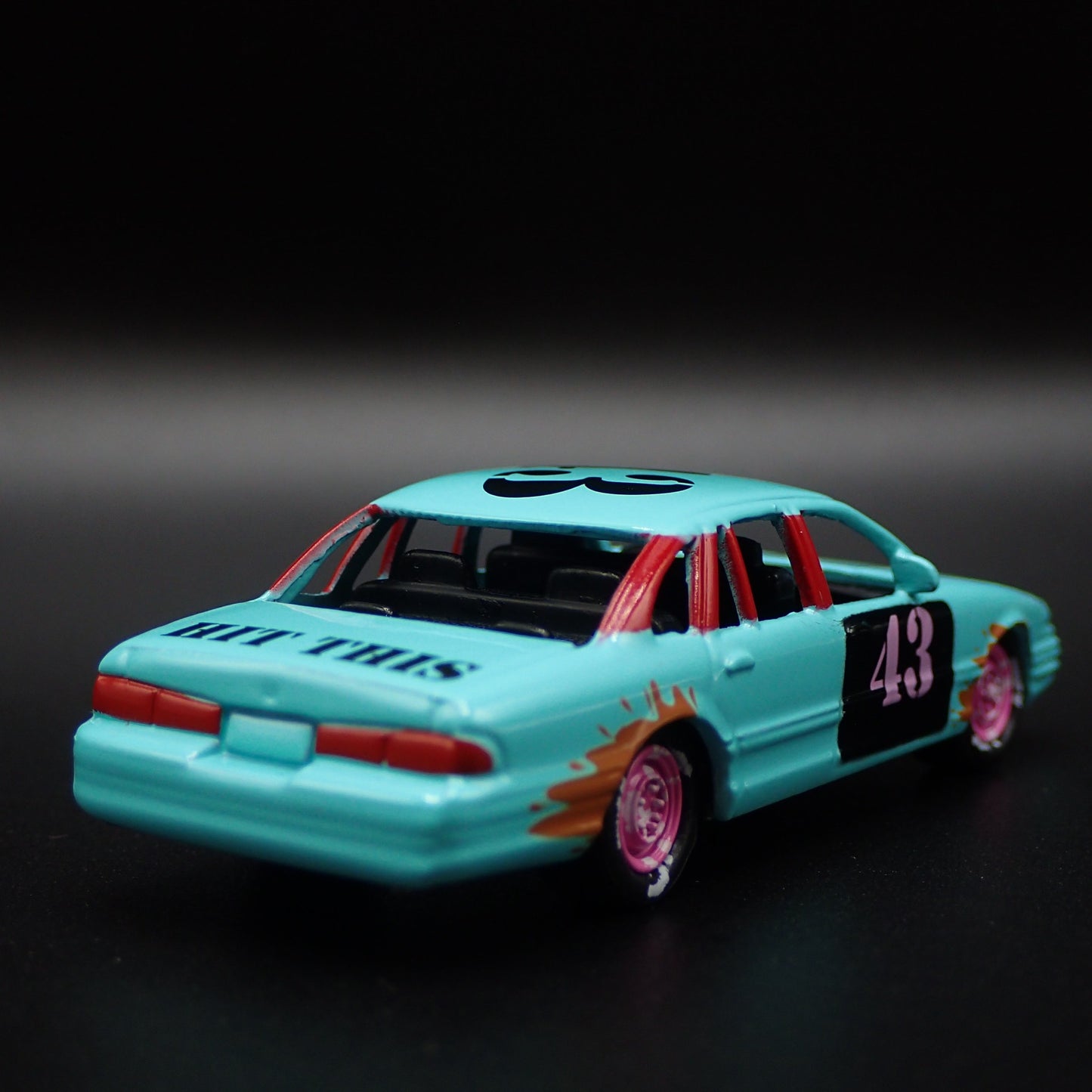 1997 97 FORD CROWN VICTORIA DEMOLITION DERBY TEAL 1:64 SCALE DIECAST MODEL CAR