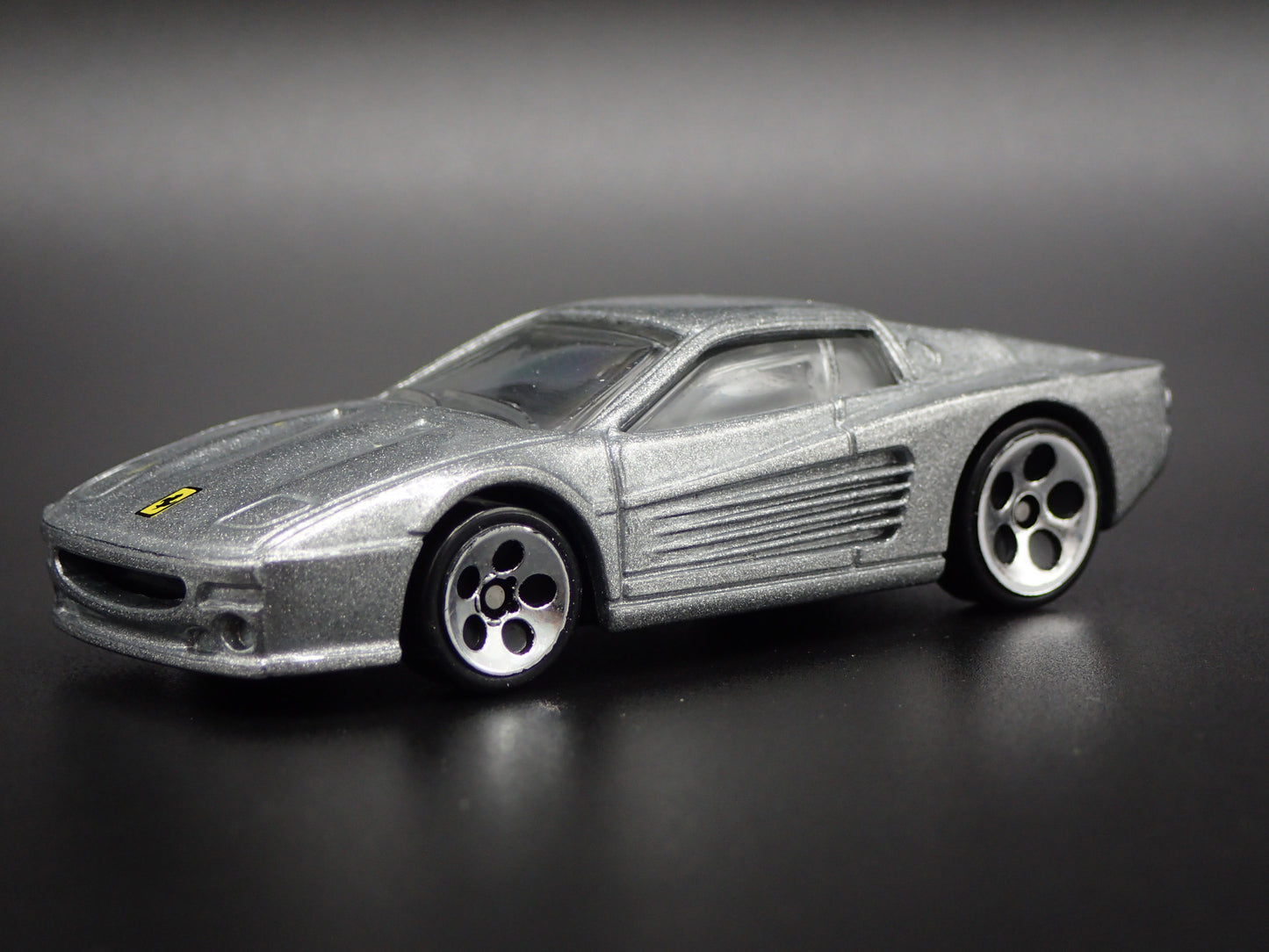 1994-1996 FERRARI F512M SUPER CAR SILVER 1:64 SCALE DIORAMA DIECAST MODEL CAR