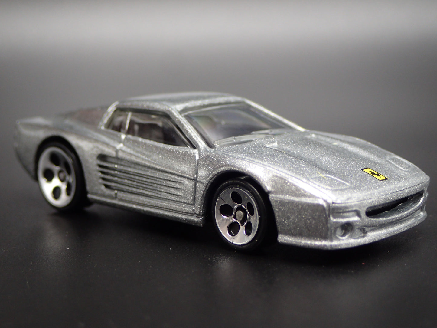 1994-1996 FERRARI F512M SUPER CAR SILVER 1:64 SCALE DIORAMA DIECAST MODEL CAR