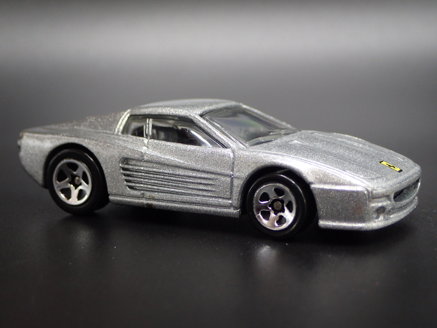 1994-1996 FERRARI F512M SUPER CAR SILVER 1:64 SCALE DIORAMA DIECAST MODEL CAR