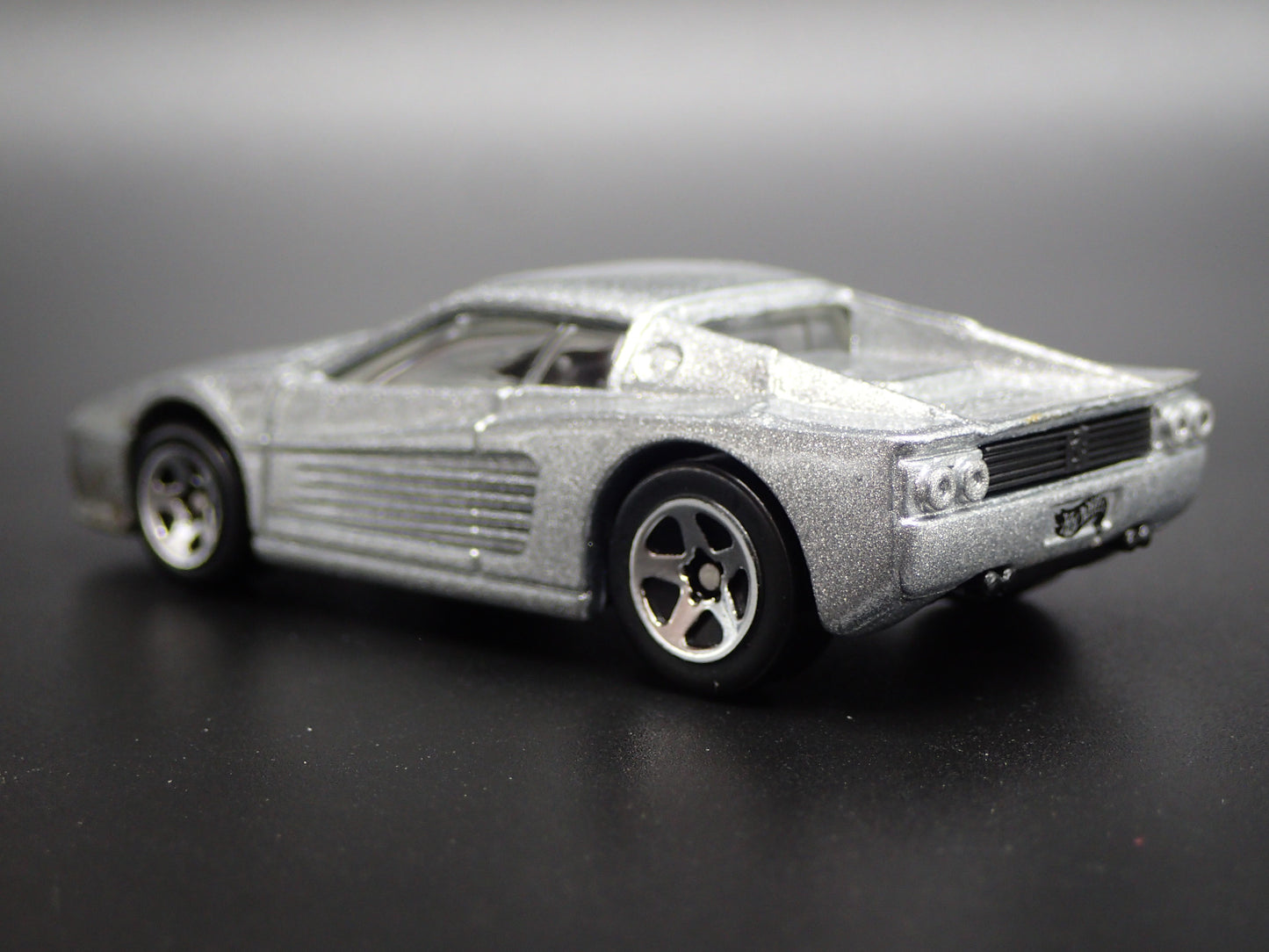 1994-1996 FERRARI F512M SUPER CAR SILVER 1:64 SCALE DIORAMA DIECAST MODEL CAR
