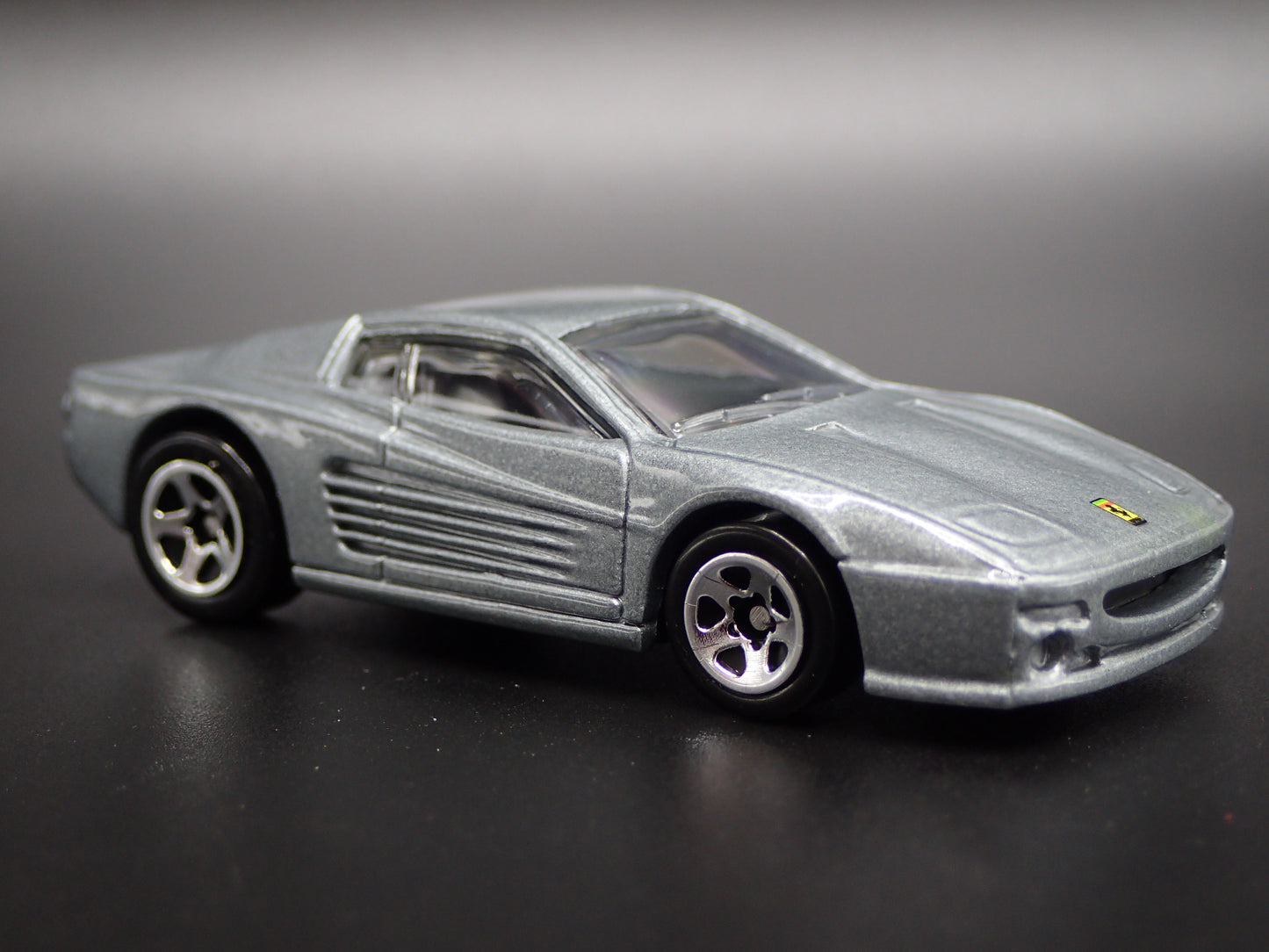 1994-1996 FERRARI F512M SUPER CAR SILVER 1:64 SCALE DIORAMA DIECAST MODEL CAR