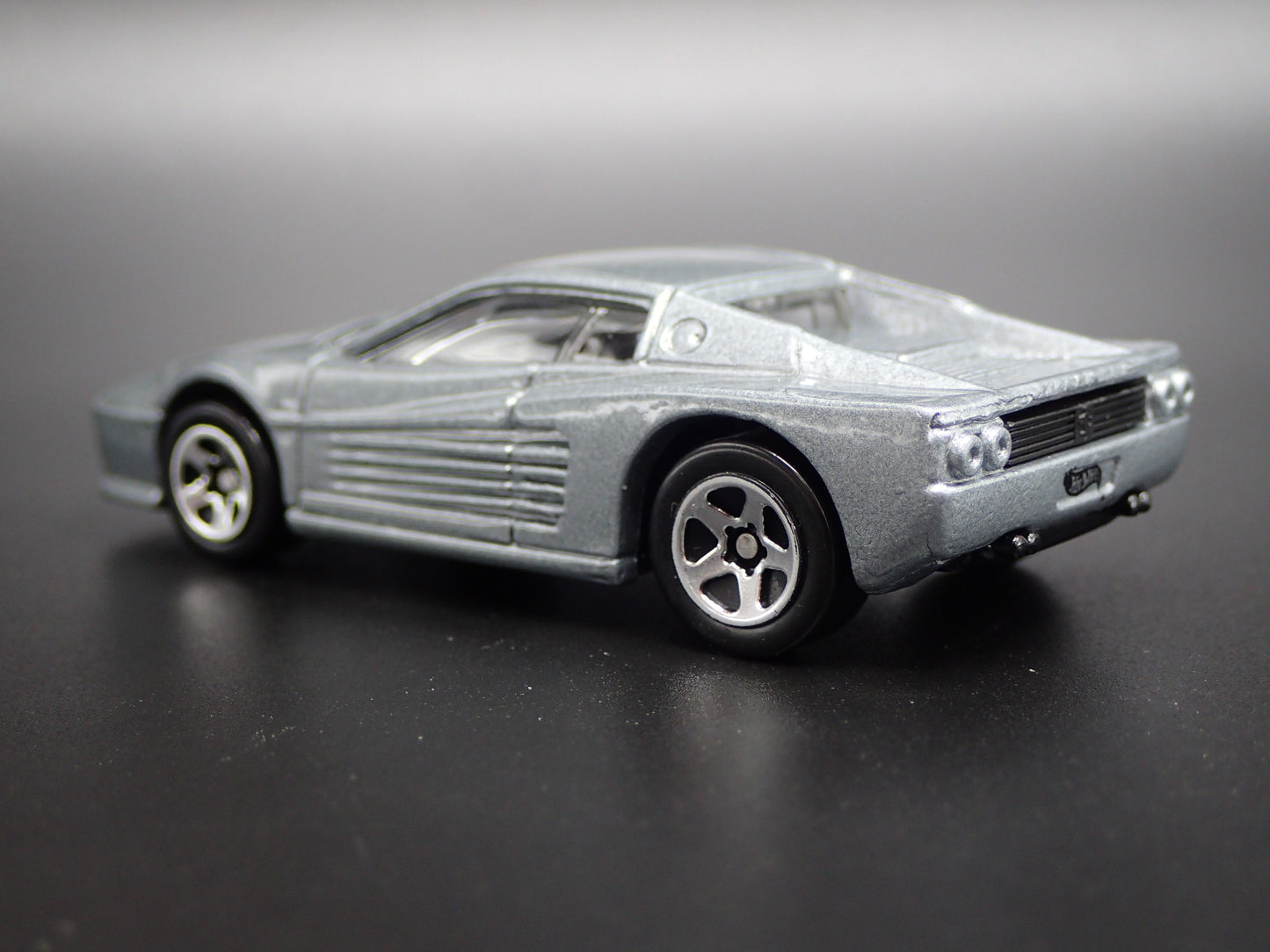 1994-1996 FERRARI F512M SUPER CAR SILVER 1:64 SCALE DIORAMA DIECAST MODEL CAR
