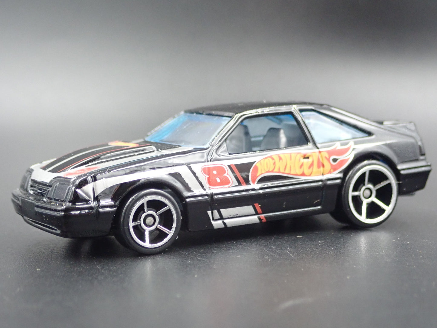 1992 92 FORD MUSTANG FOX BODY BLACK 1/64 SCALE LIMITED DIORAMA  DIECAST MODEL CAR