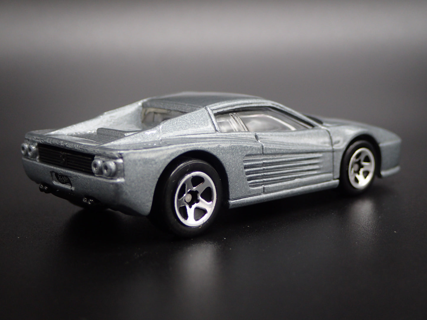 1994-1996 FERRARI F512M SUPER CAR SILVER 1:64 SCALE DIORAMA DIECAST MODEL CAR