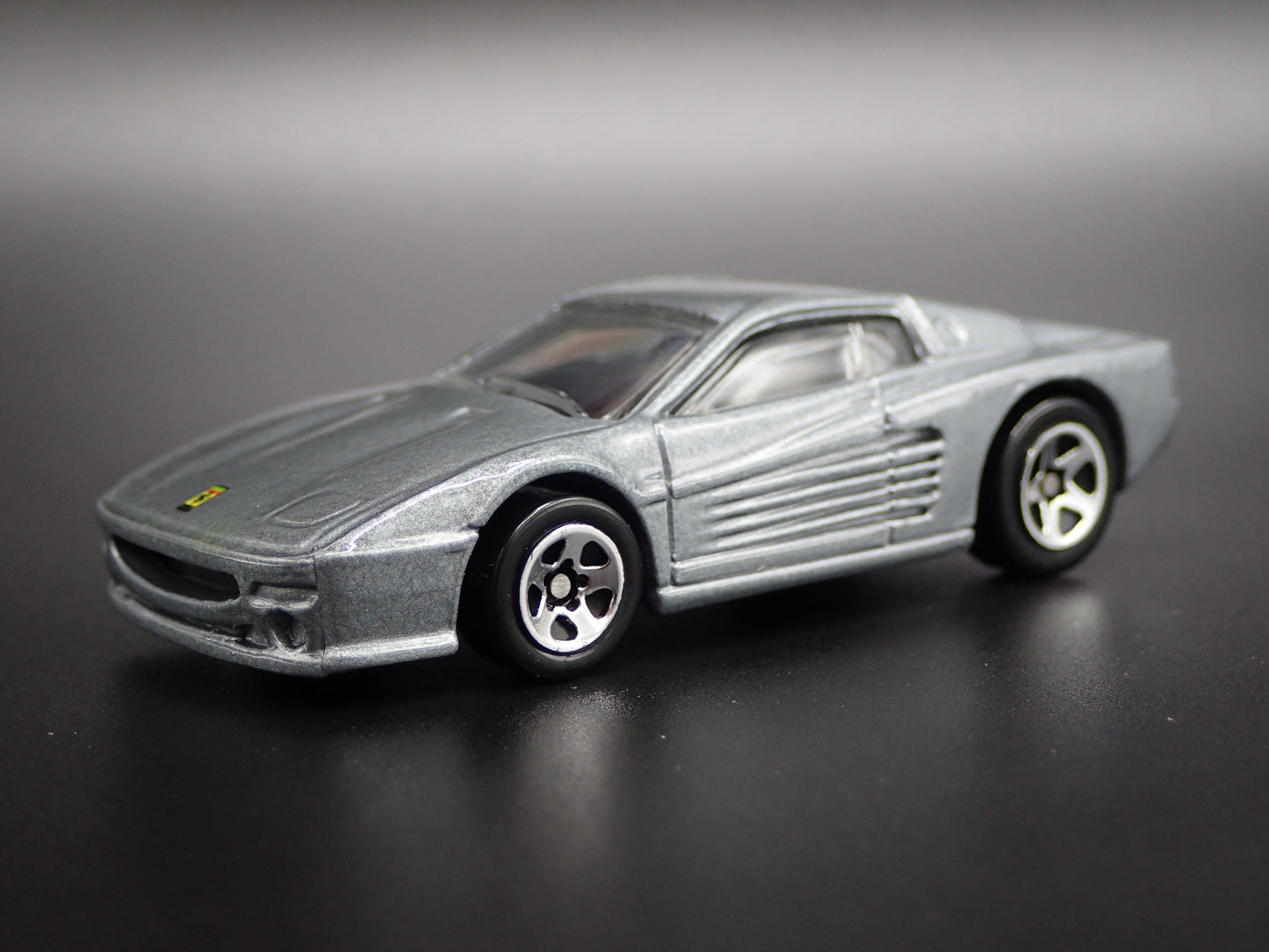 1994-1996 FERRARI F512M SUPER CAR SILVER 1:64 SCALE DIORAMA DIECAST MODEL CAR