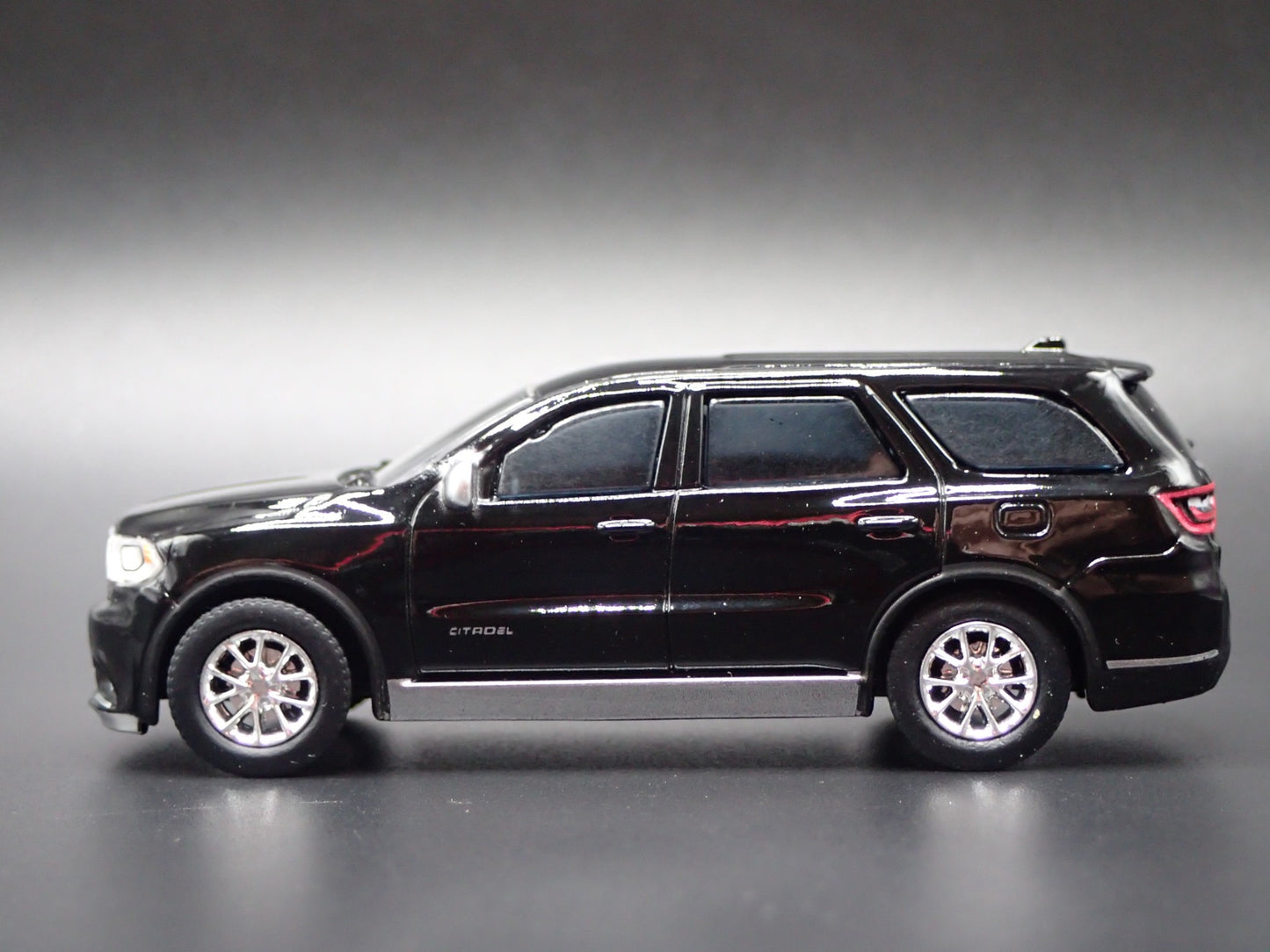 2011-2019 DODGE DURANGO SUV BLACK 1:64 SCALE DIORAMA DIECAST MODEL CAR