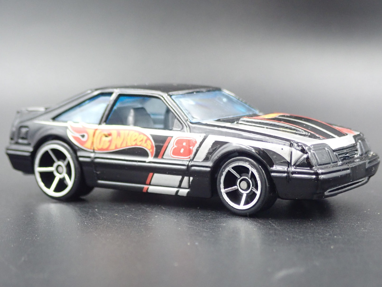 1992 92 FORD MUSTANG FOX BODY BLACK 1/64 SCALE LIMITED DIORAMA  DIECAST MODEL CAR