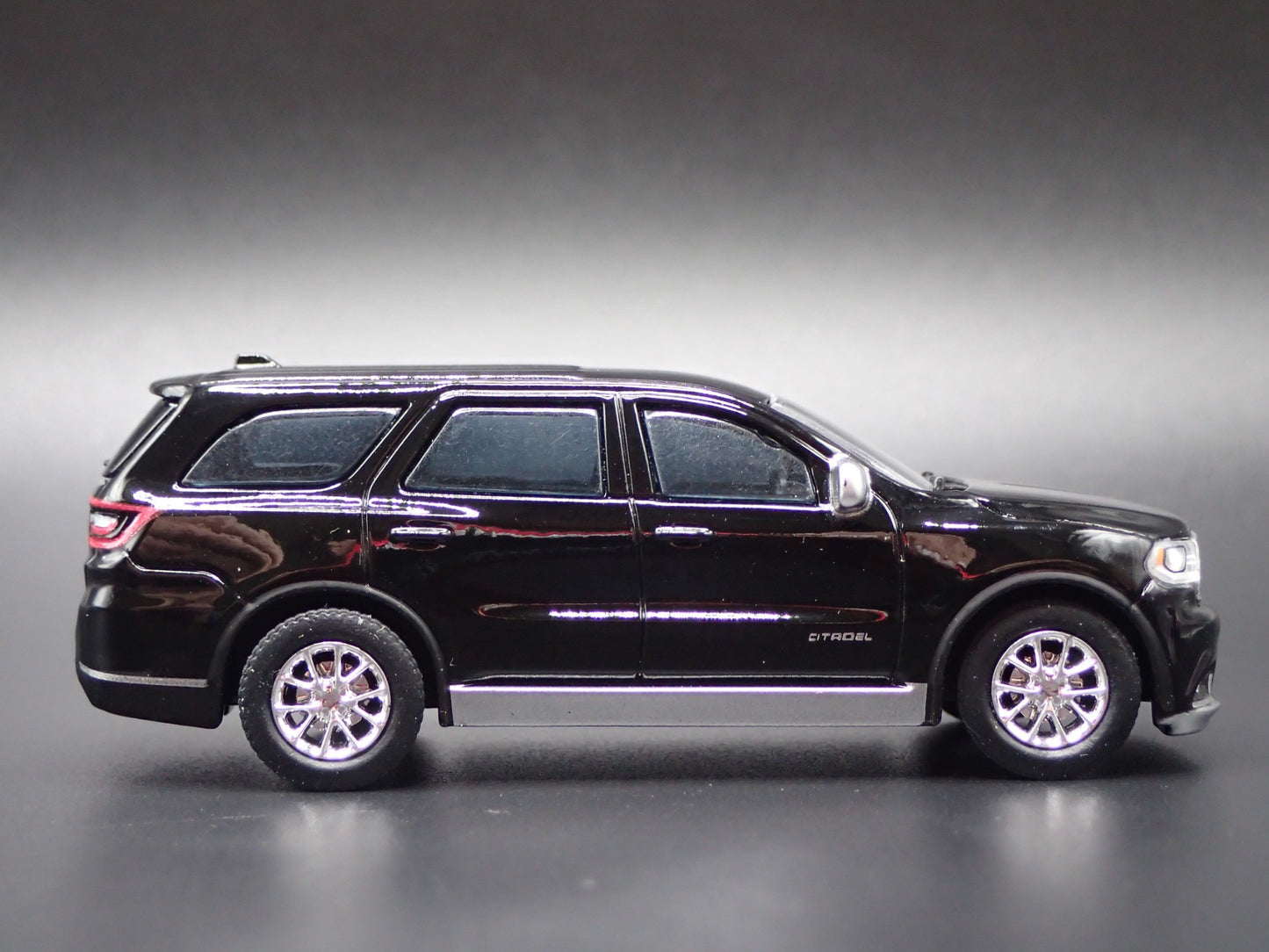 2011-2019 DODGE DURANGO SUV BLACK 1:64 SCALE DIORAMA DIECAST MODEL CAR