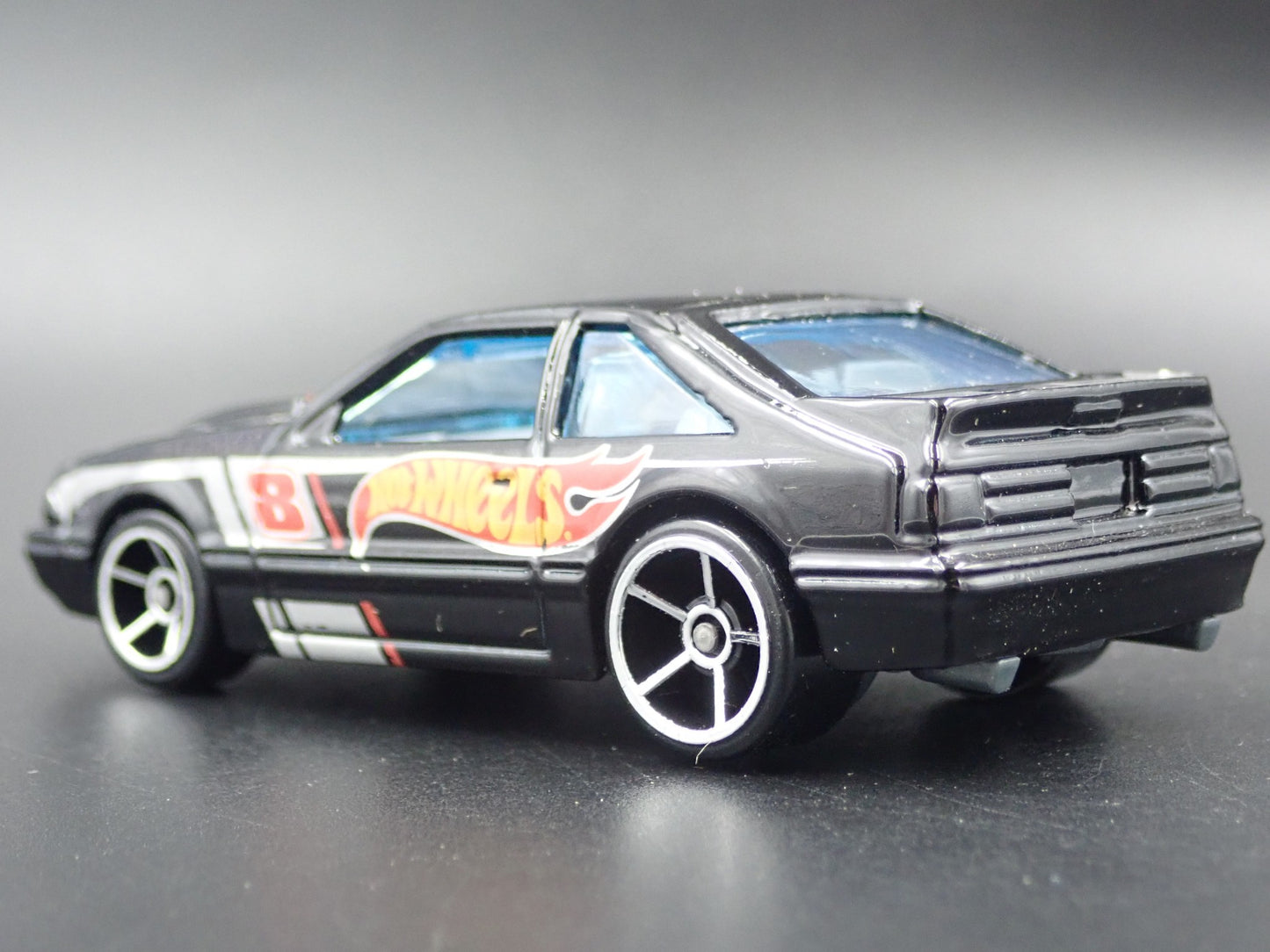 1992 92 FORD MUSTANG FOX BODY BLACK 1/64 SCALE LIMITED DIORAMA  DIECAST MODEL CAR