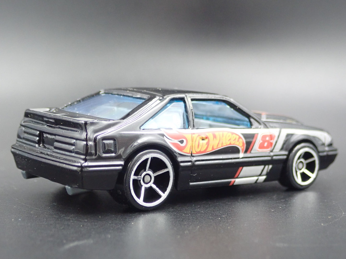 1992 92 FORD MUSTANG FOX BODY BLACK 1/64 SCALE LIMITED DIORAMA  DIECAST MODEL CAR