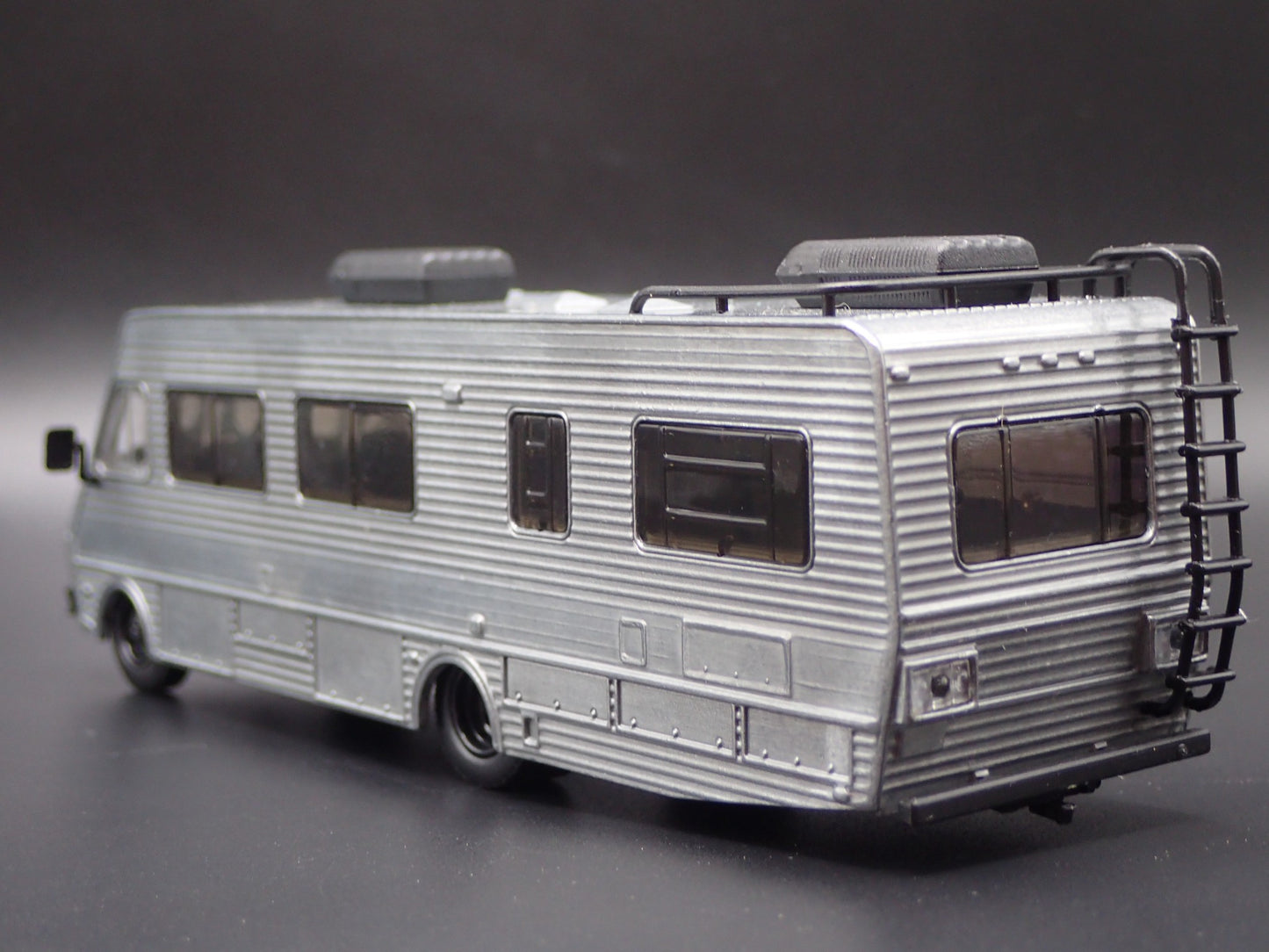 1986 86 FLEETWOOD BOUNDER RV MOTORHOME 1:64 SCALE COLLECTIBLE DIECAST MODEL CAR