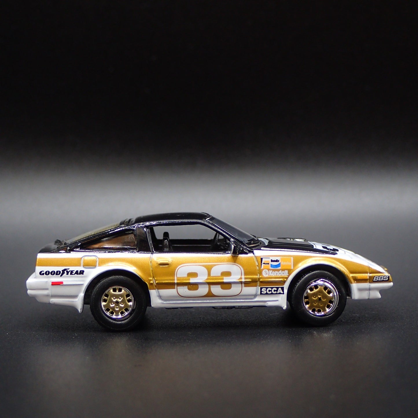 1983-1989 NISSAN 300ZX TURBO 1:64 SCALE COLLECTIBLE DIORAMA DIECAST MODEL CAR