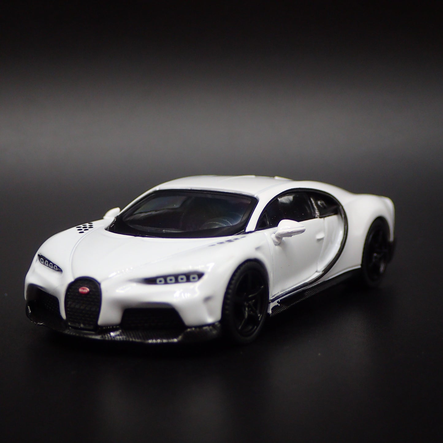 2021 BUGATTI CHIRON SUPER SPORT 1:64 SCALE COLLECTIBLE DIORAMA DIECAST MODEL CAR