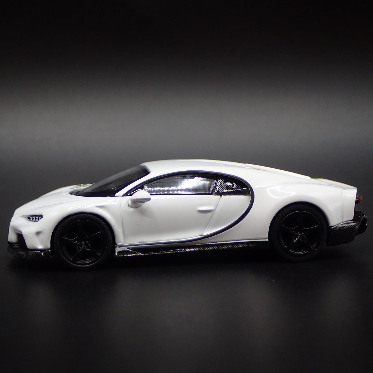 2021 BUGATTI CHIRON SUPER SPORT 1:64 SCALE COLLECTIBLE DIORAMA DIECAST MODEL CAR