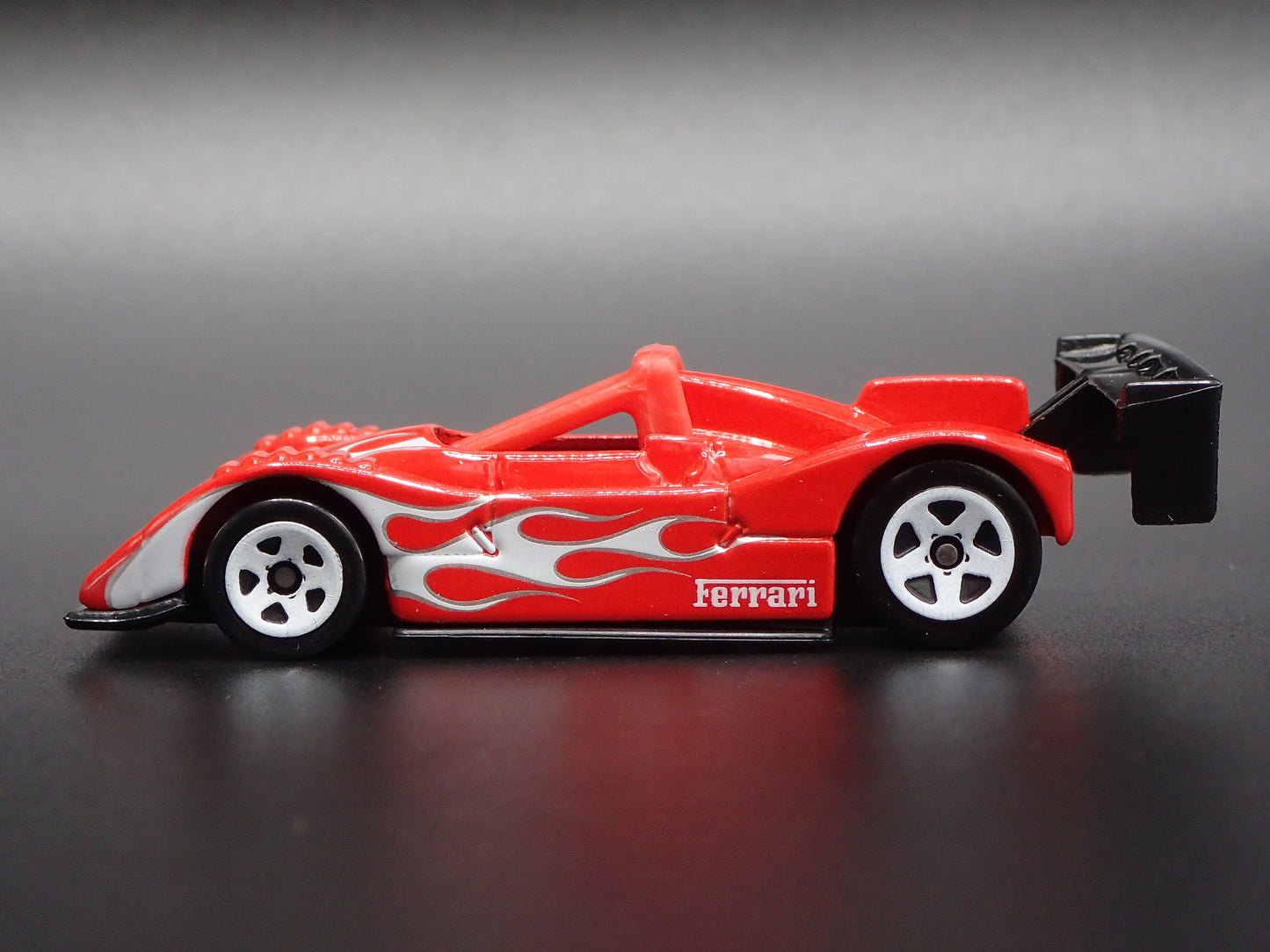 1994-2000 FERRARI 333 SP RACE CAR RED 1:64 SCALE DIORAMA DIECAST MODEL CAR