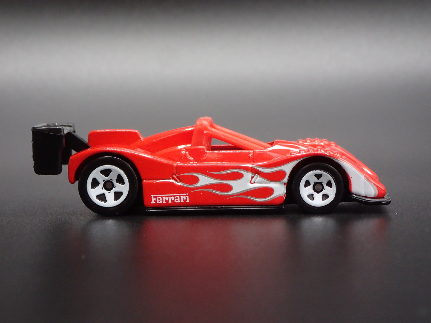 1994-2000 FERRARI 333 SP RACE CAR RED 1:64 SCALE DIORAMA DIECAST MODEL CAR