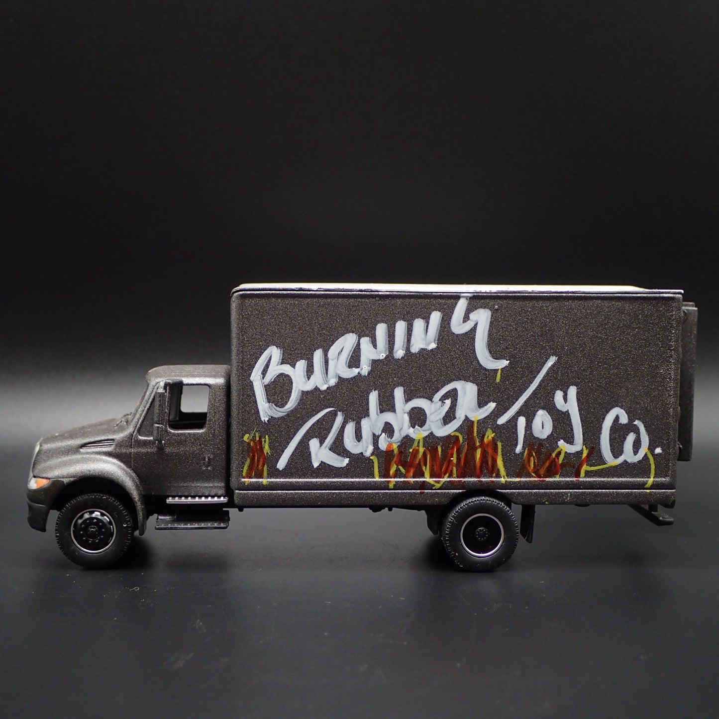 INTERNATIONAL DURASTAR BOX VAN TRUCK BURNING RUBBER 1/64 SCALE DIECAST MODEL CAR