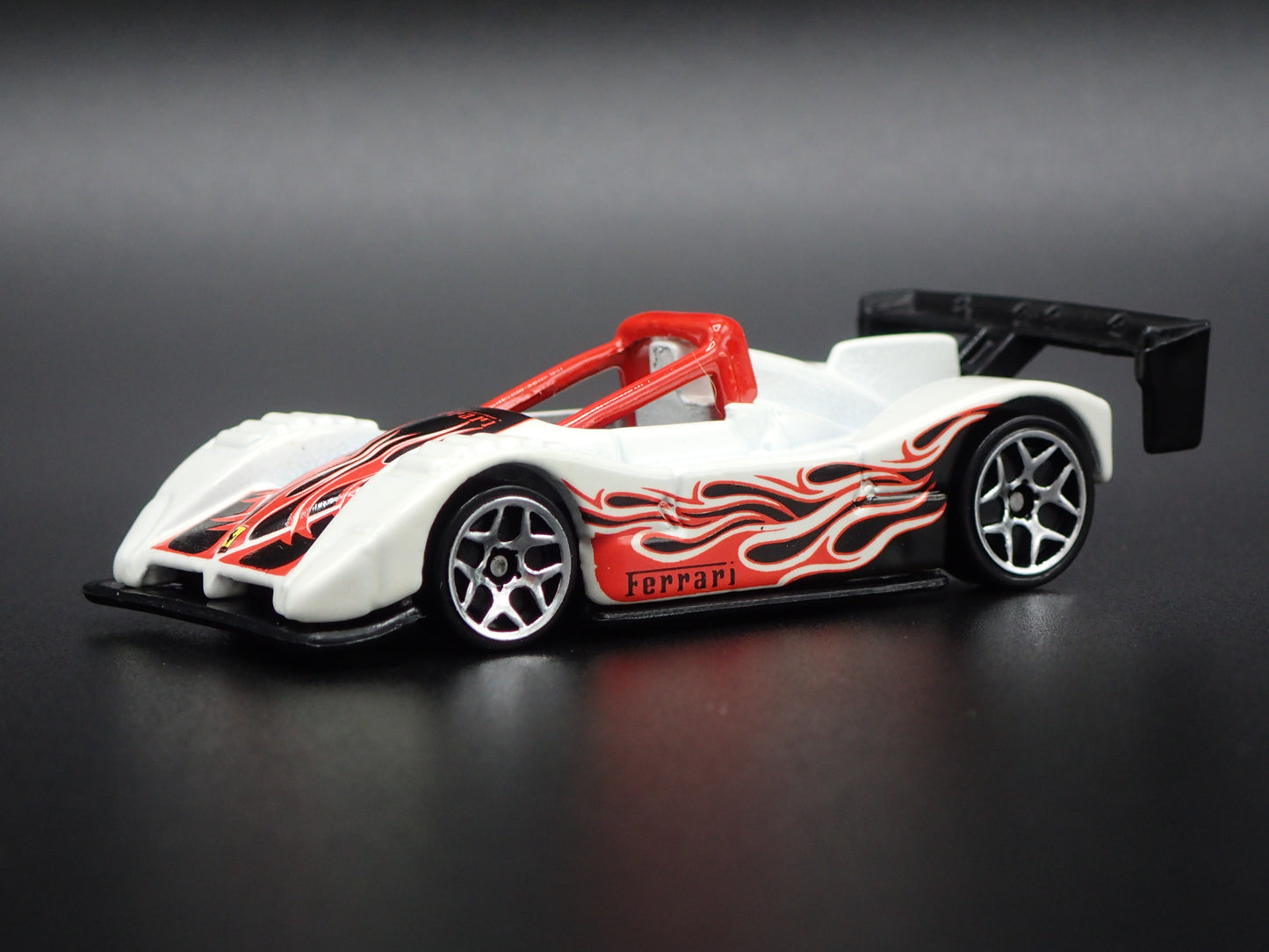 1994-2000 FERRARI 333 SP RACE CAR WHITE 1:64 SCALE DIORAMA DIECAST MODEL CAR