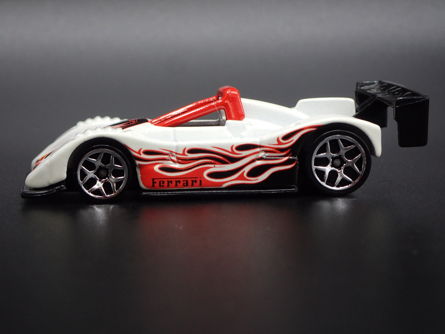 1994-2000 FERRARI 333 SP RACE CAR WHITE 1:64 SCALE DIORAMA DIECAST MODEL CAR