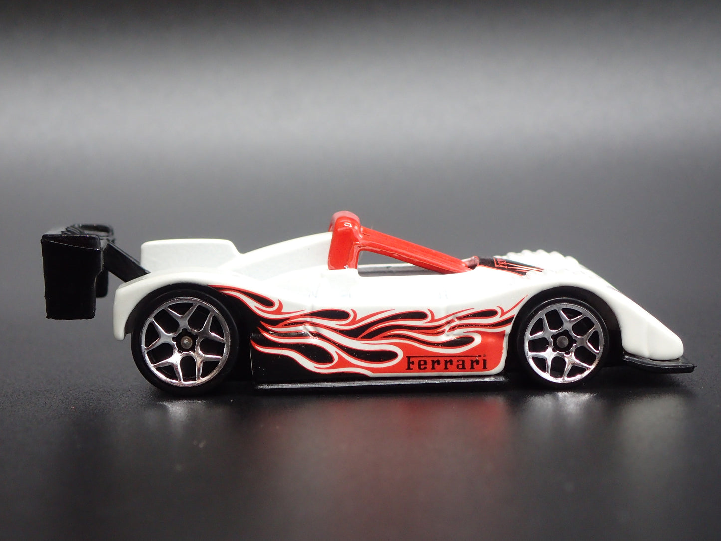 1994-2000 FERRARI 333 SP RACE CAR WHITE 1:64 SCALE DIORAMA DIECAST MODEL CAR