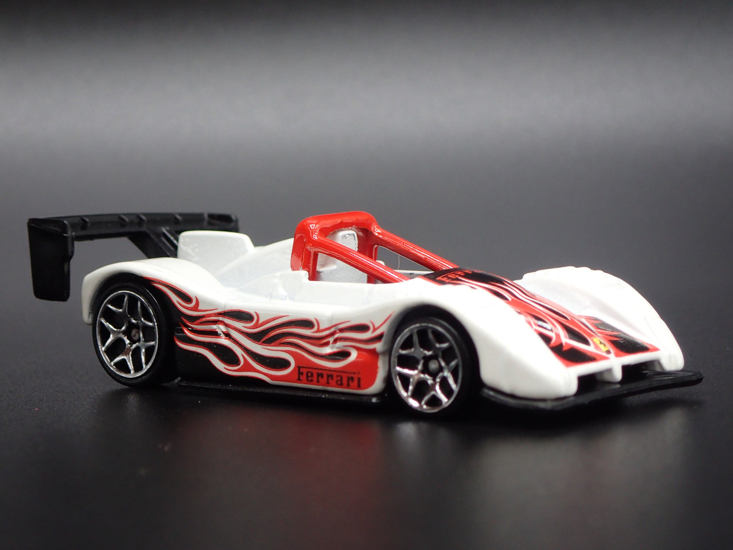 1994-2000 FERRARI 333 SP RACE CAR WHITE 1:64 SCALE DIORAMA DIECAST MODEL CAR
