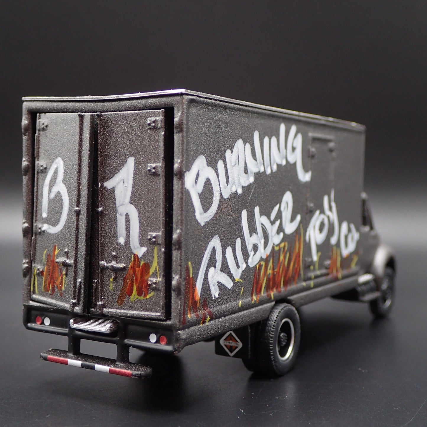 INTERNATIONAL DURASTAR BOX VAN TRUCK BURNING RUBBER 1/64 SCALE DIECAST MODEL CAR