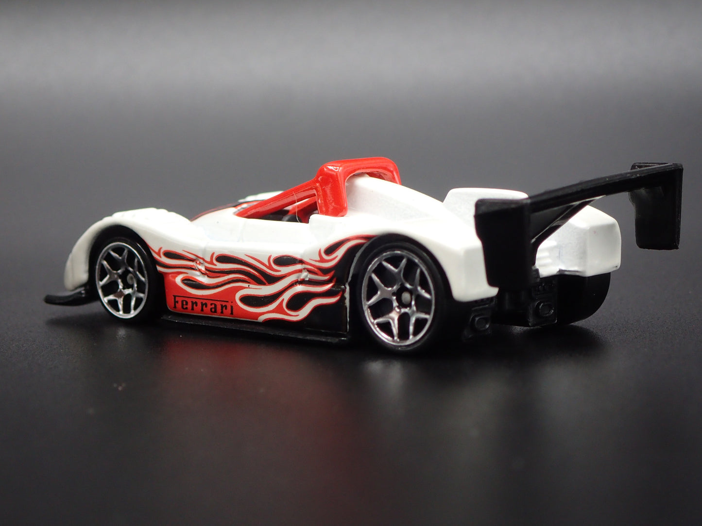 1994-2000 FERRARI 333 SP RACE CAR WHITE 1:64 SCALE DIORAMA DIECAST MODEL CAR