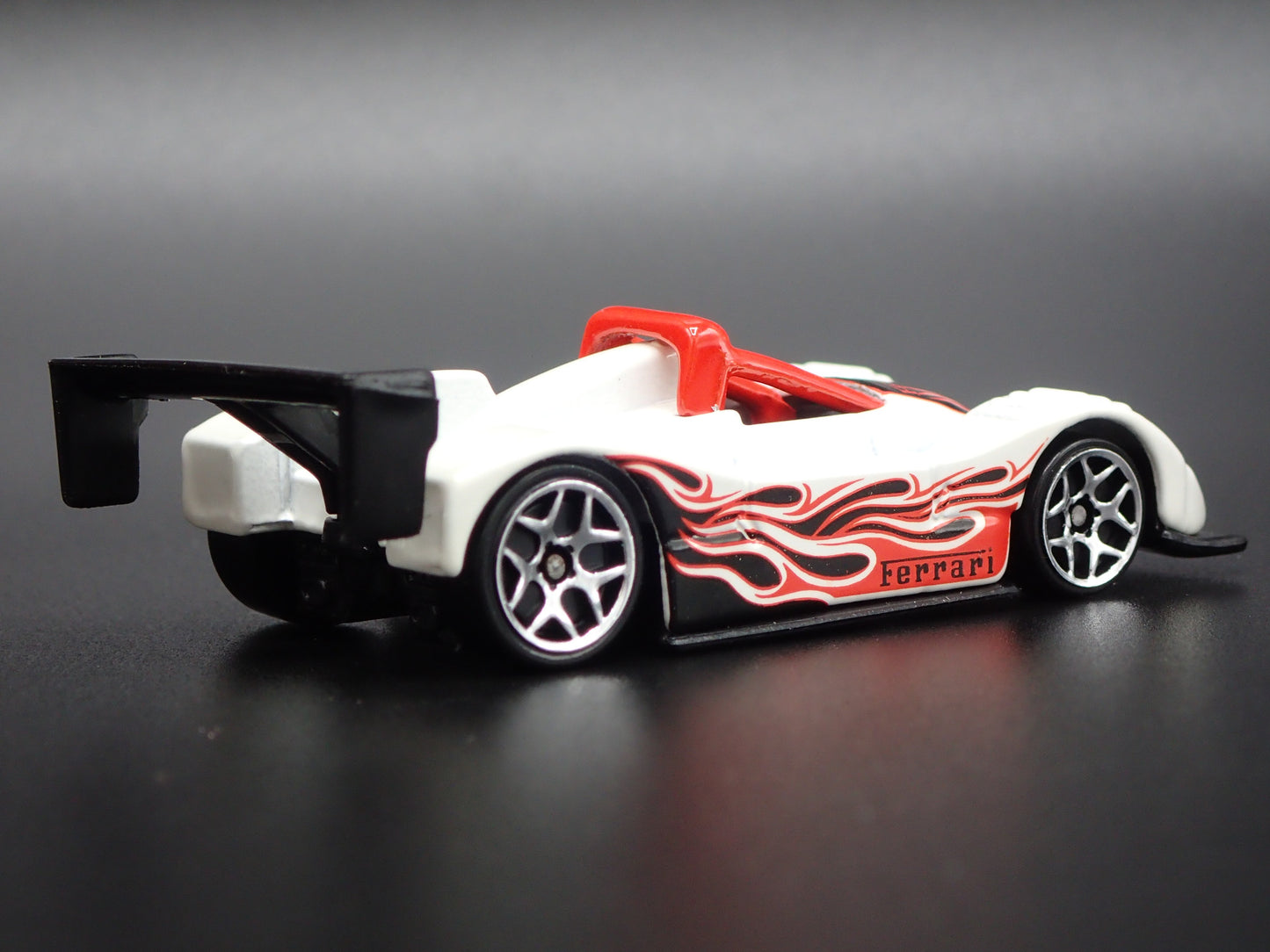 1994-2000 FERRARI 333 SP RACE CAR WHITE 1:64 SCALE DIORAMA DIECAST MODEL CAR