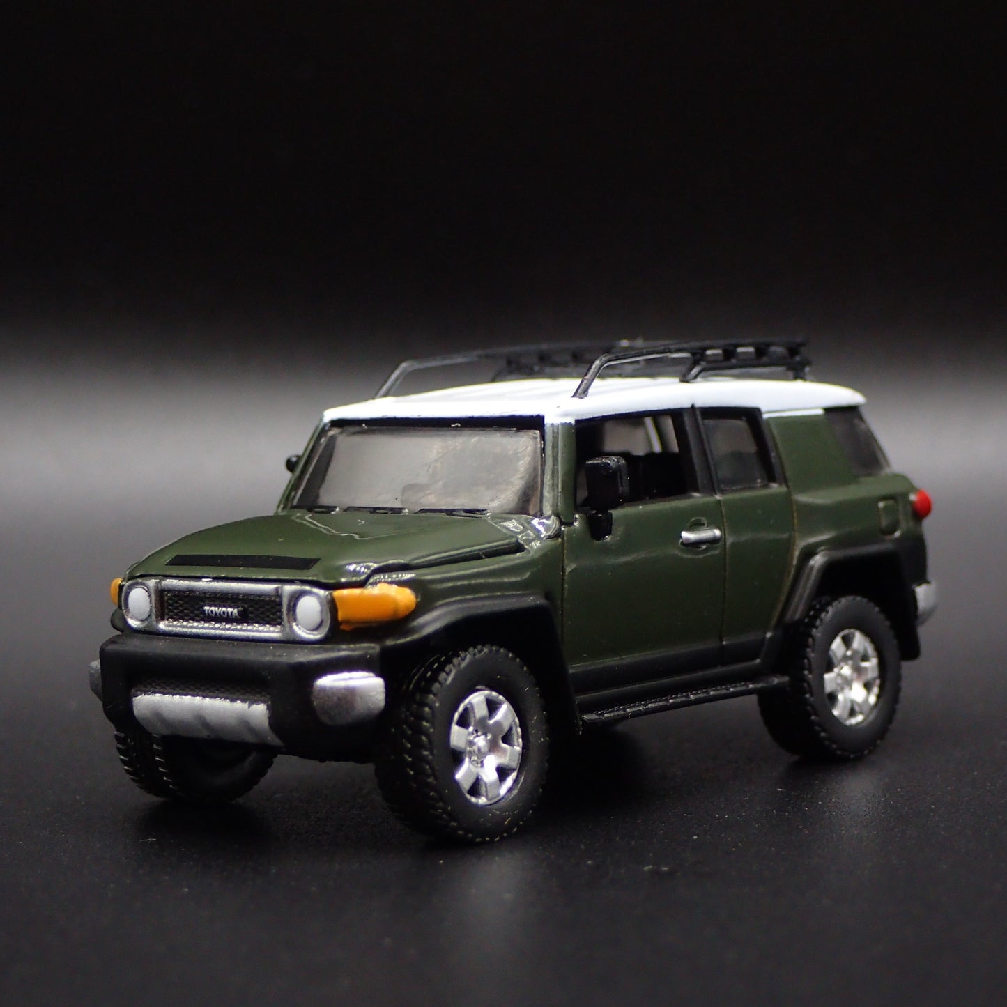 2007-2014 TOYOTA FJ CRUISER SUV w HITCH 1/64 SCALE COLLECTIBLE DIECAST MODEL CAR