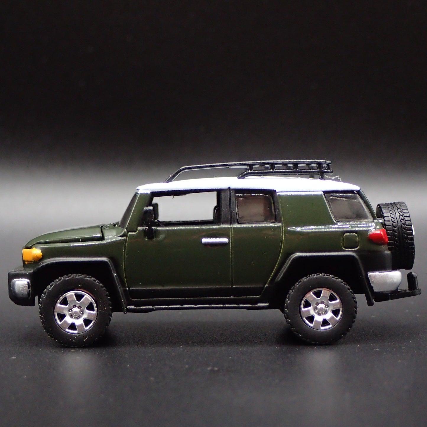2007-2014 TOYOTA FJ CRUISER SUV w HITCH 1/64 SCALE COLLECTIBLE DIECAST MODEL CAR