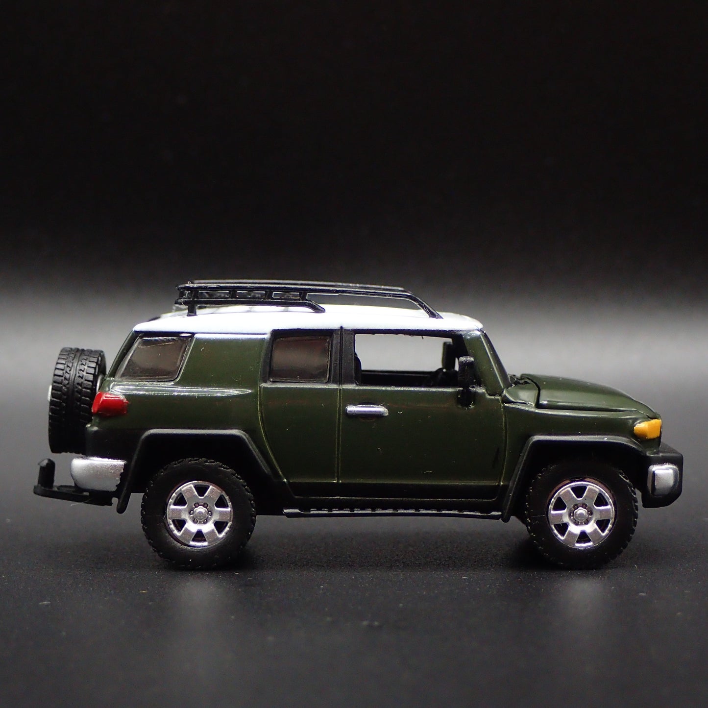 2007-2014 TOYOTA FJ CRUISER SUV w HITCH 1/64 SCALE COLLECTIBLE DIECAST MODEL CAR