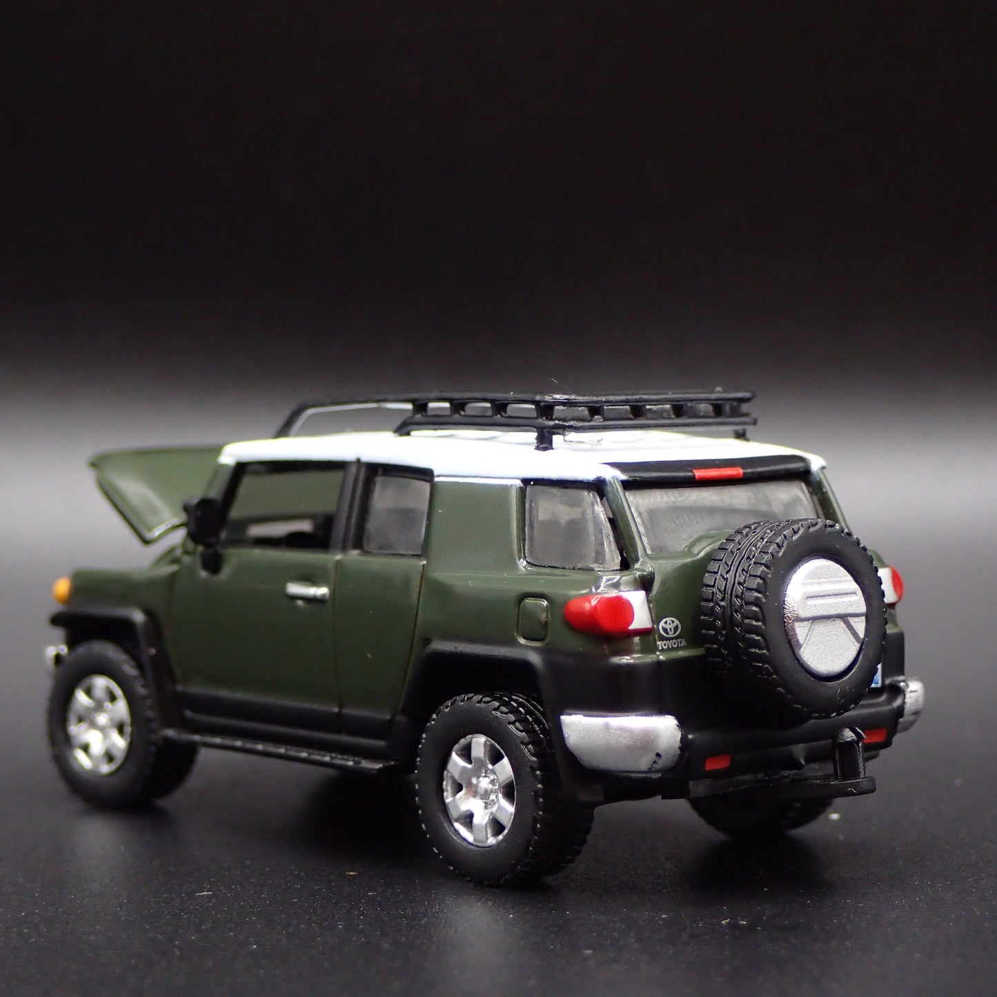 2007-2014 TOYOTA FJ CRUISER SUV w HITCH 1/64 SCALE COLLECTIBLE DIECAST MODEL CAR