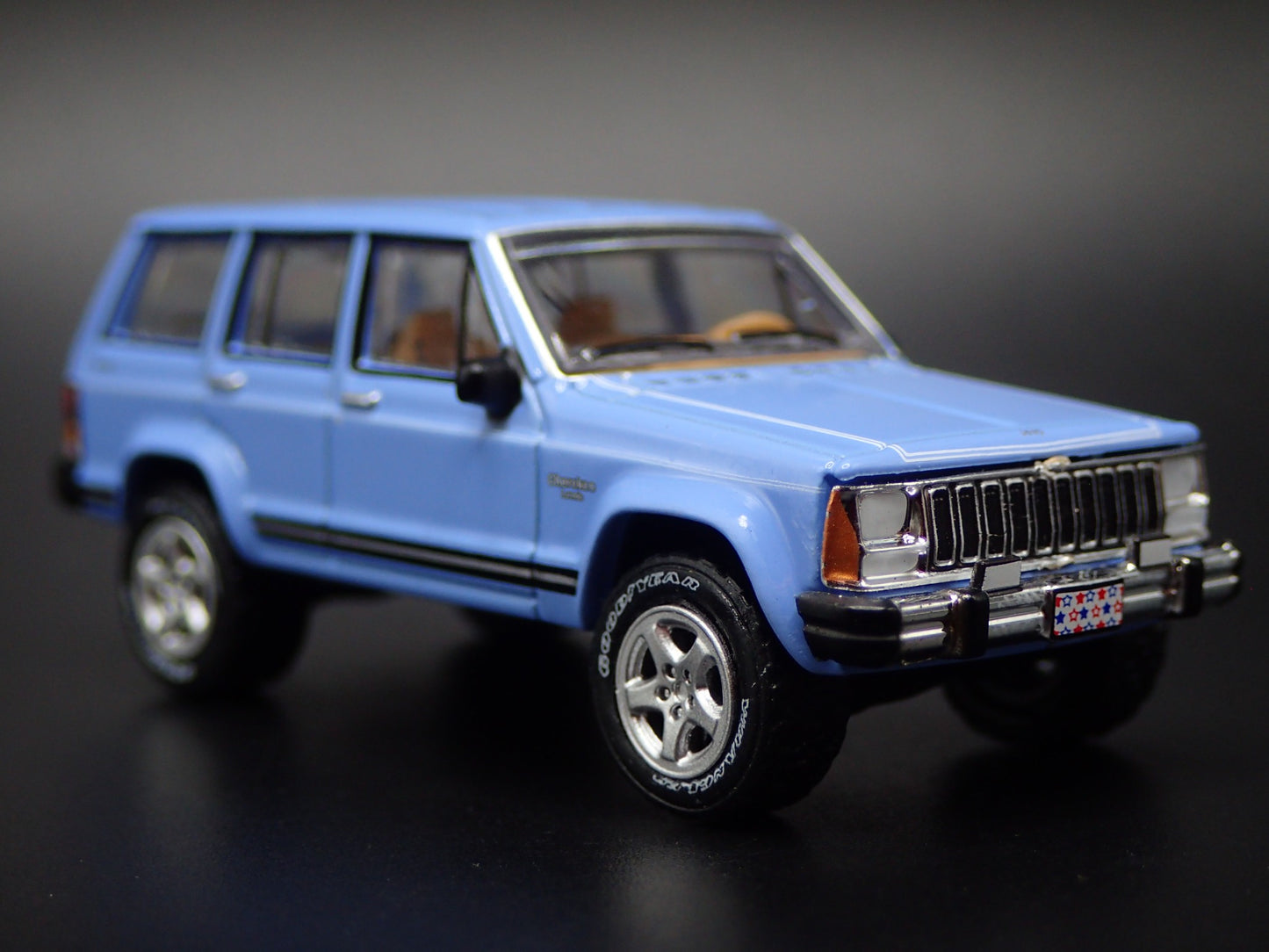 1984-2001 JEEP CHEROKEE LAREDO XJ 4 DOOR 1:64 SCALE DIORAMA DIECAST MODEL CAR