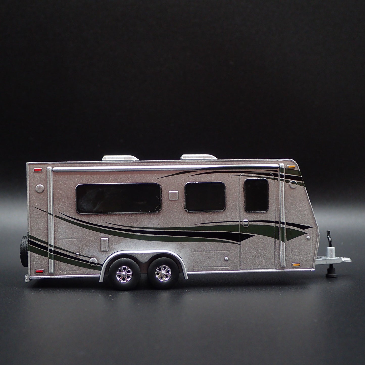 CAMPER TRAILER W/ HITCH RARE 1:64 SCALE LIMITED COLLECTIBLE DIORAMA MODEL CAR