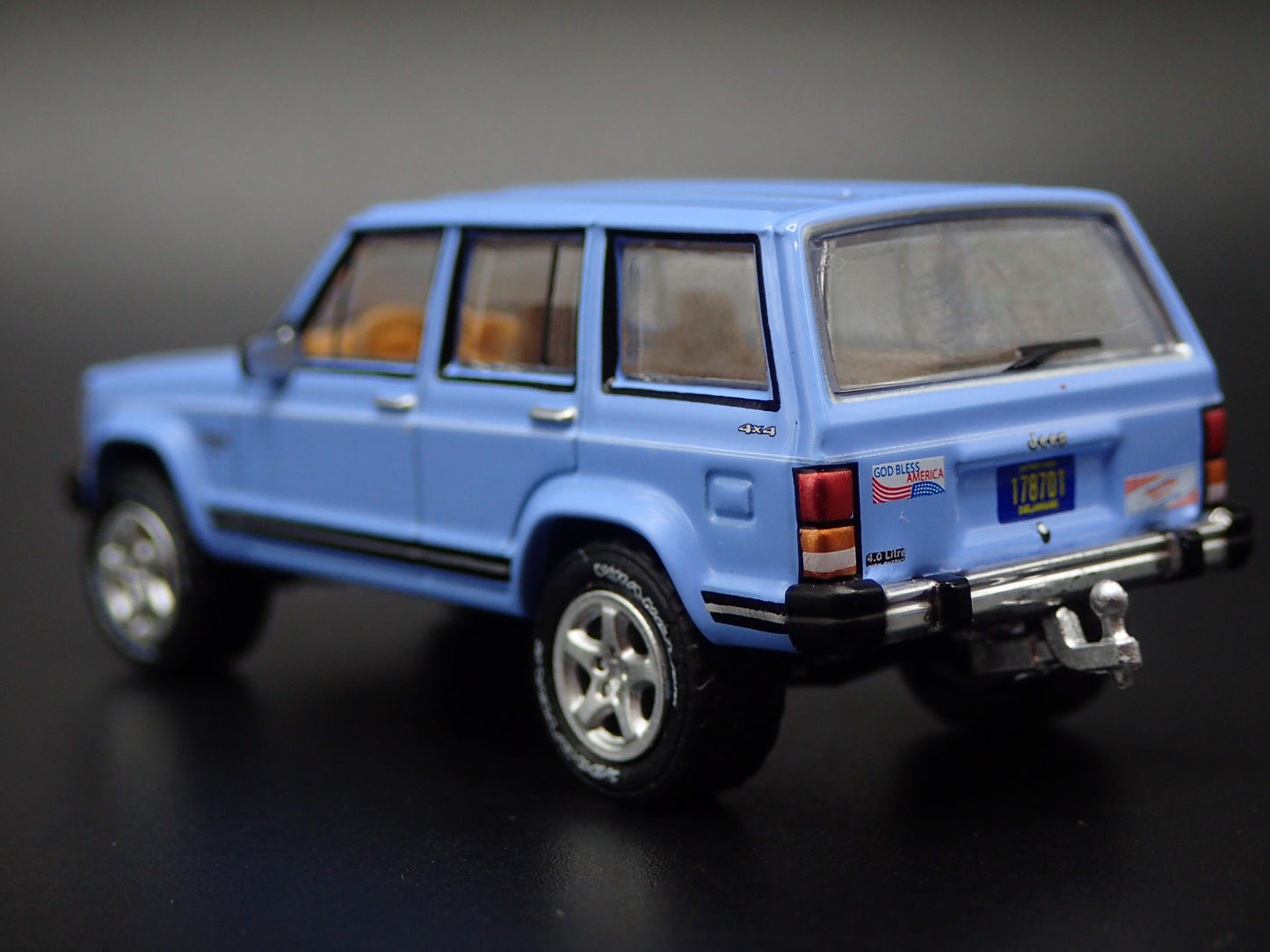 1984-2001 JEEP CHEROKEE LAREDO XJ 4 DOOR 1:64 SCALE DIORAMA DIECAST MODEL CAR