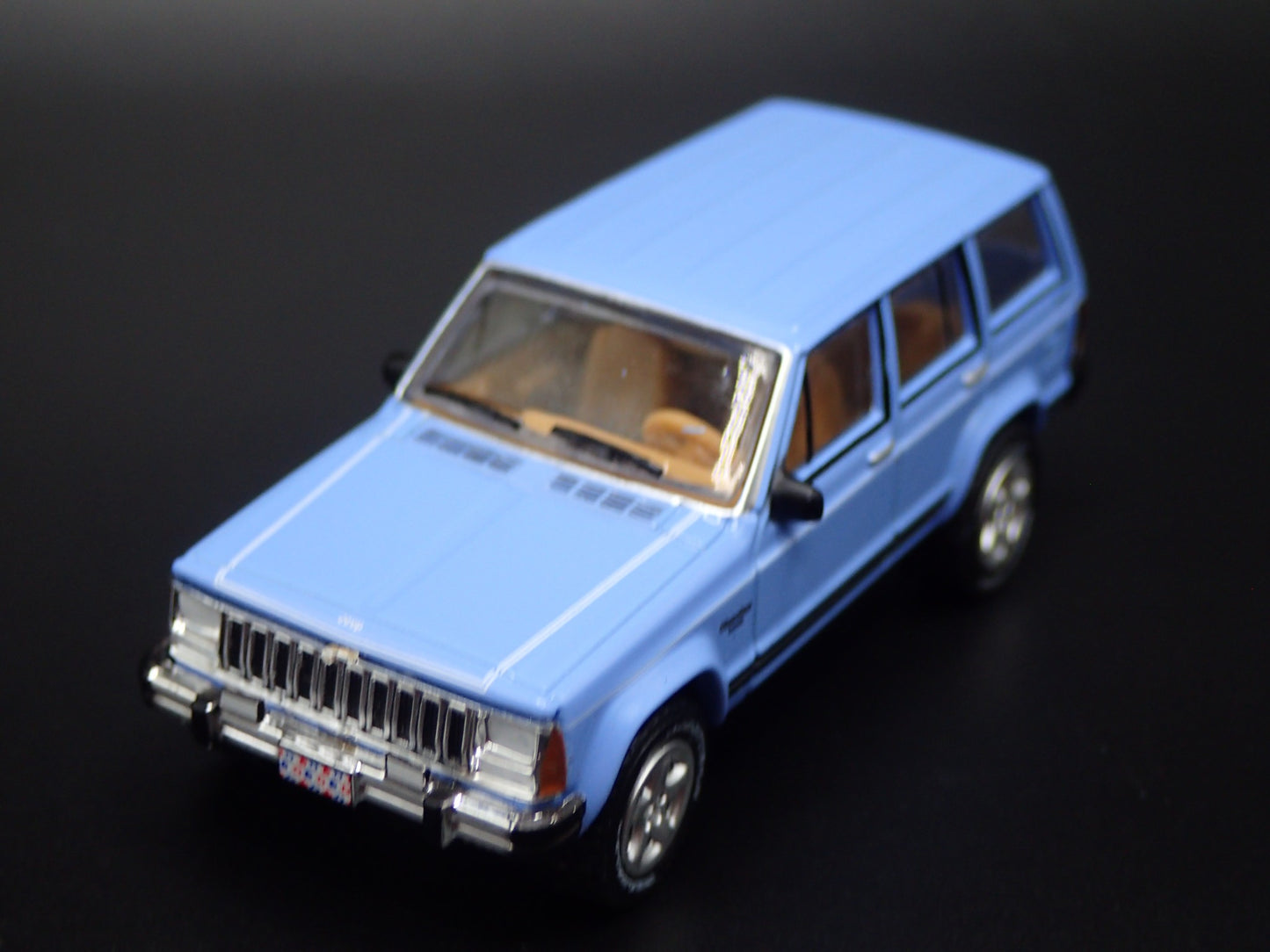 1984-2001 JEEP CHEROKEE LAREDO XJ 4 DOOR 1:64 SCALE DIORAMA DIECAST MODEL CAR