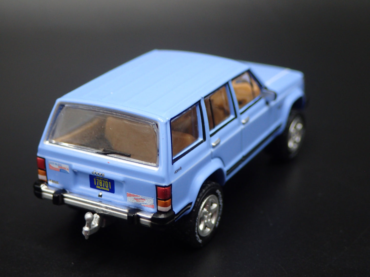 1984-2001 JEEP CHEROKEE LAREDO XJ 4 DOOR 1:64 SCALE DIORAMA DIECAST MODEL CAR
