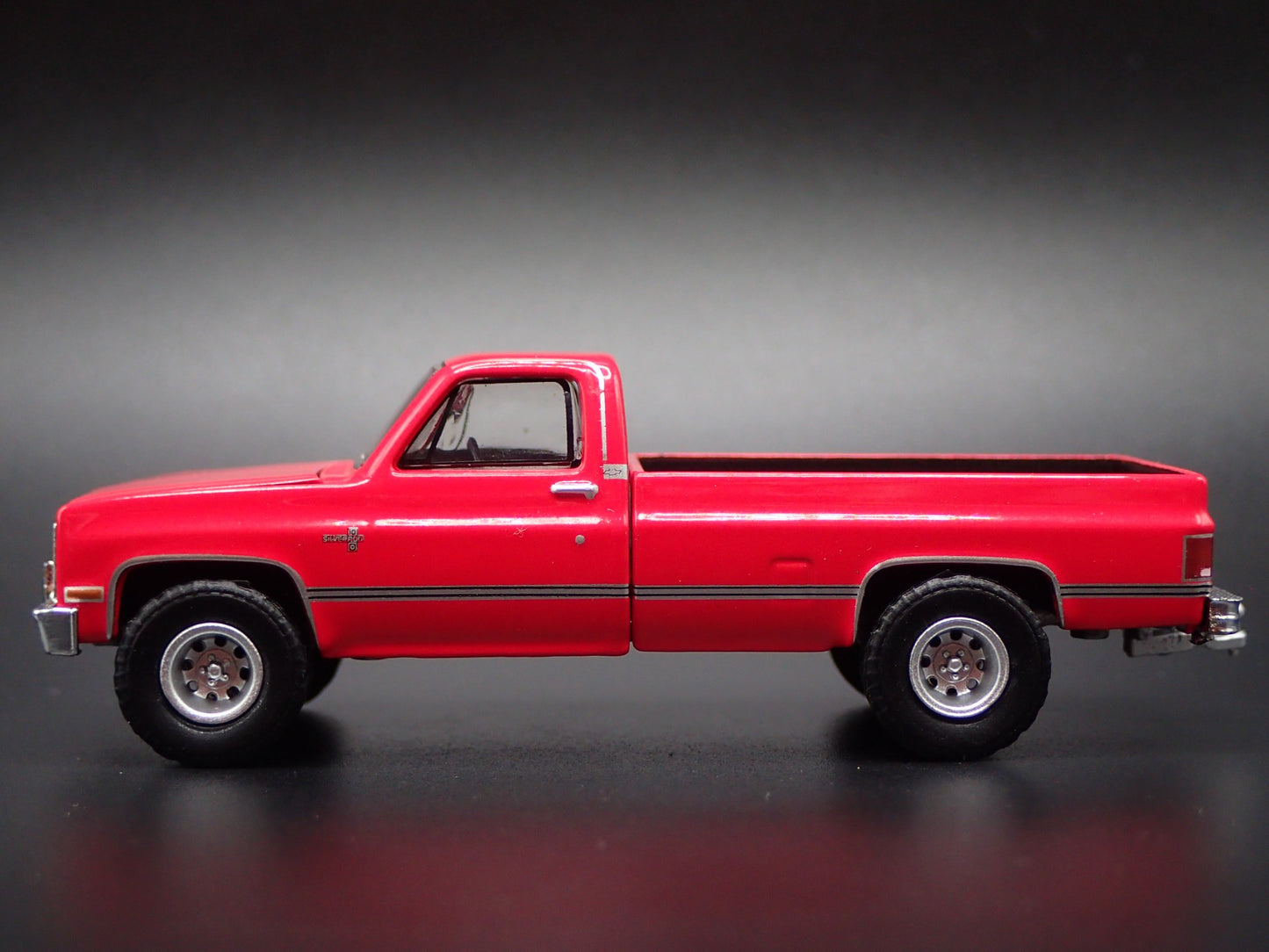 1986 86 CHEVY CHEVROLET PICKUP TRUCK SQUAREBODY 1:64 SCALE DIECAST MODEL CAR