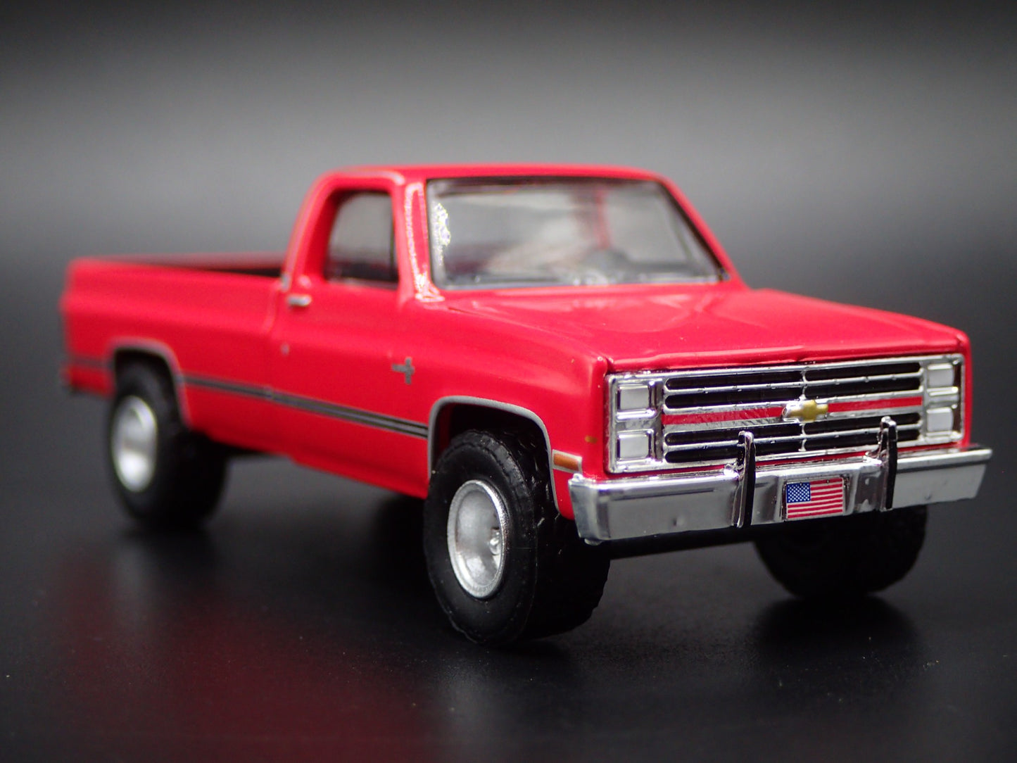 1986 86 CHEVY CHEVROLET PICKUP TRUCK SQUAREBODY 1:64 SCALE DIECAST MODEL CAR